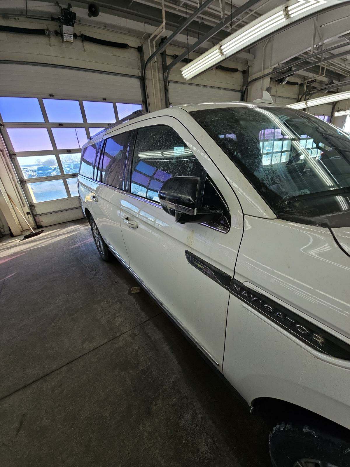 2022 Lincoln Navigator L Standard AWD