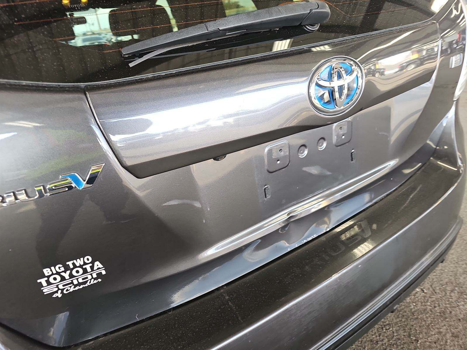 2016 Toyota Prius v Three FWD