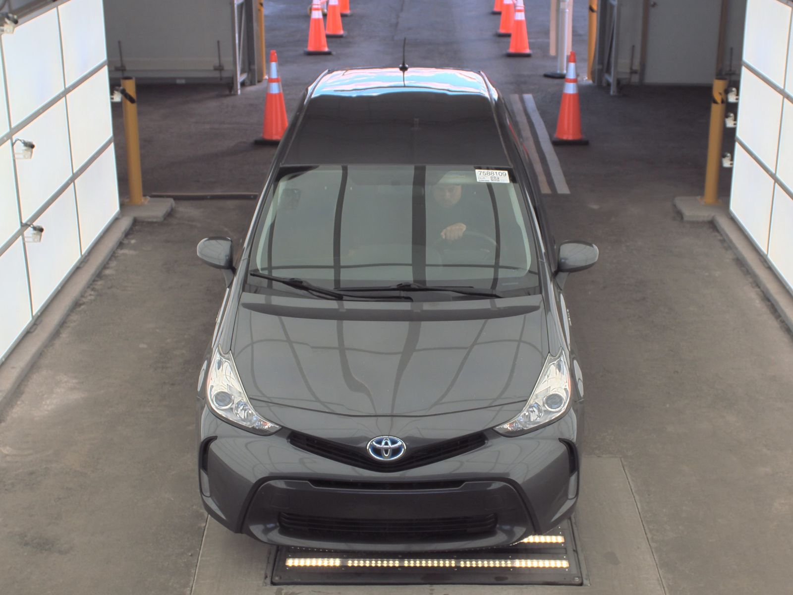 2016 Toyota Prius v Three FWD