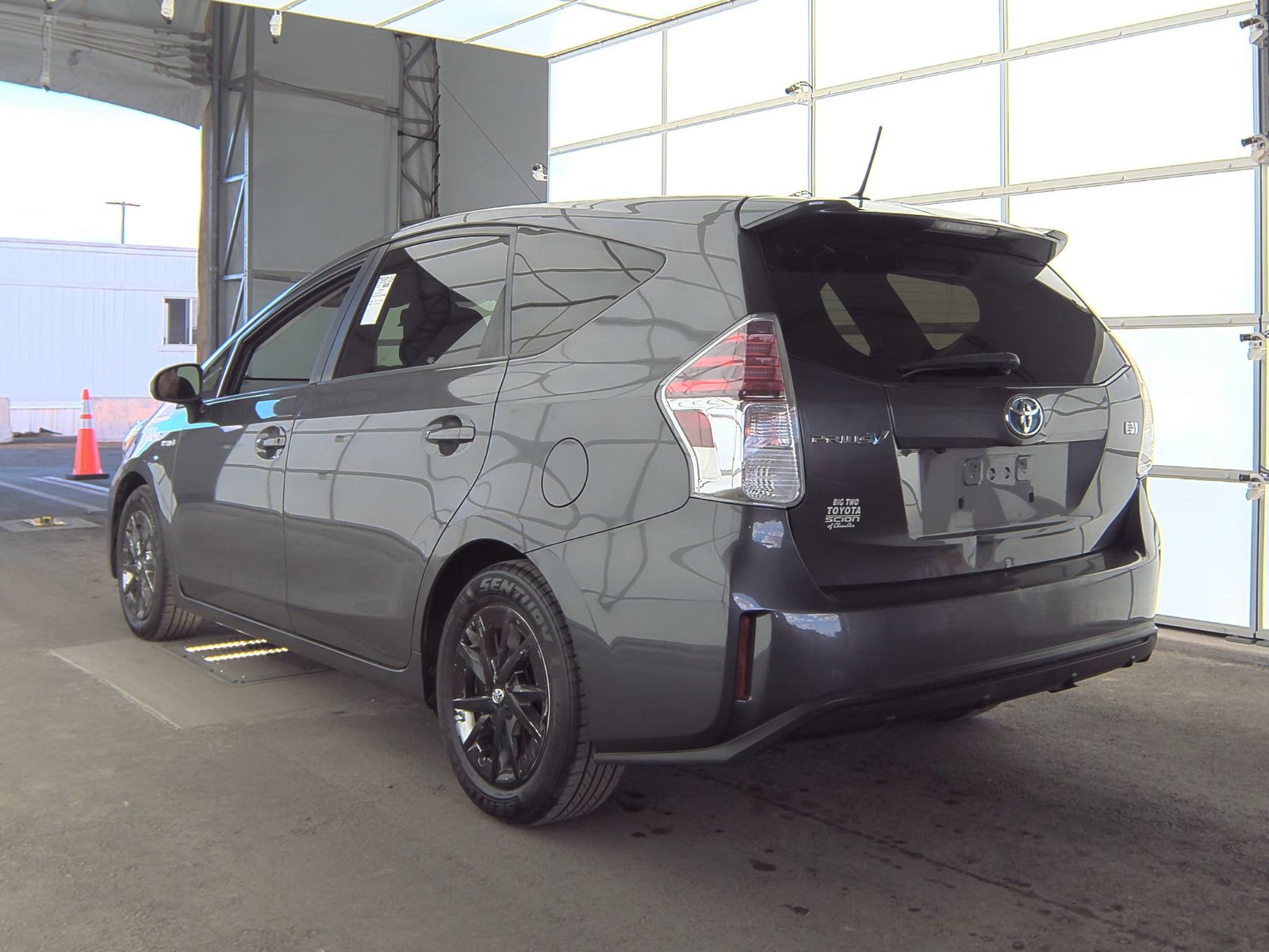 2016 Toyota Prius v Three FWD