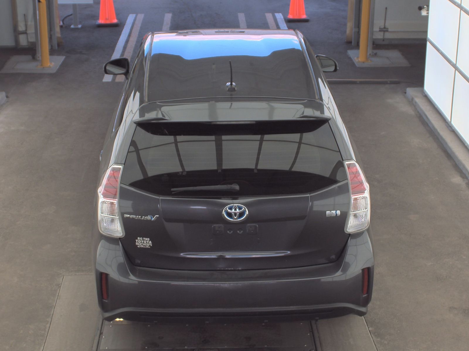 2016 Toyota Prius v Three FWD