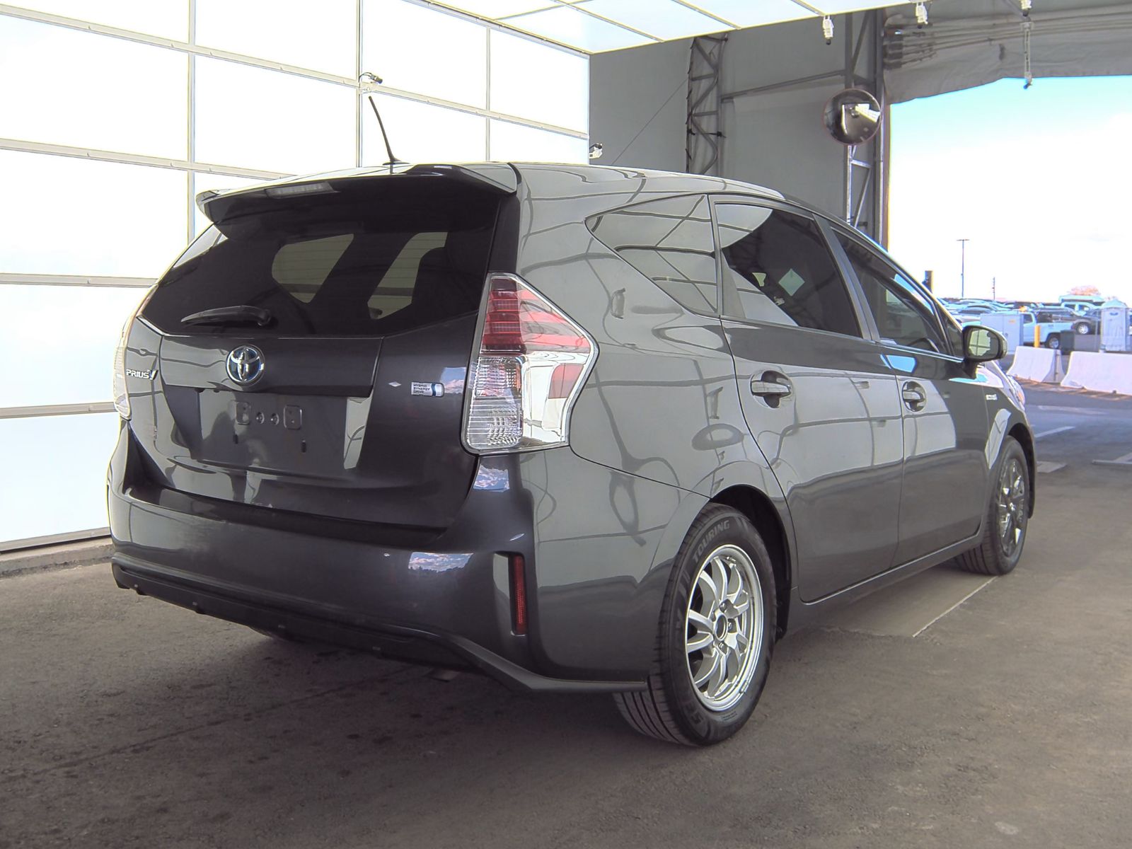 2016 Toyota Prius v Three FWD