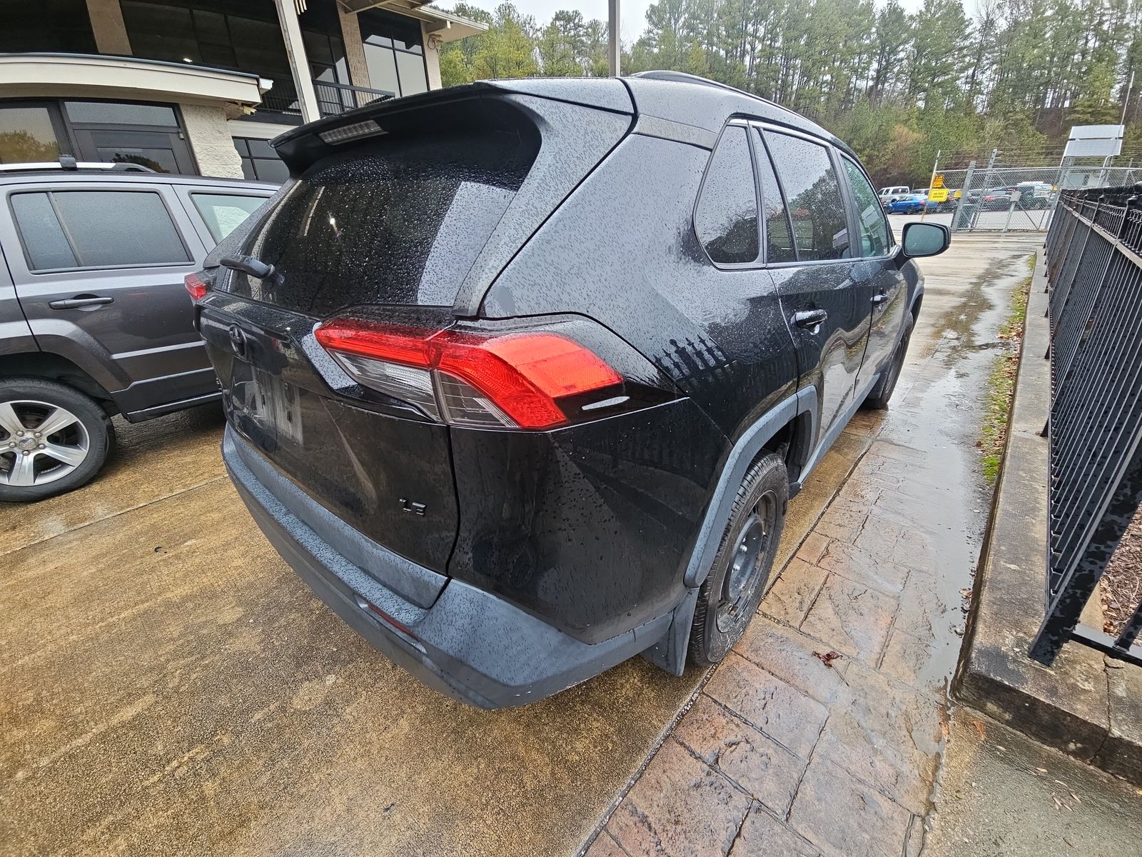 2020 Toyota RAV4 LE FWD