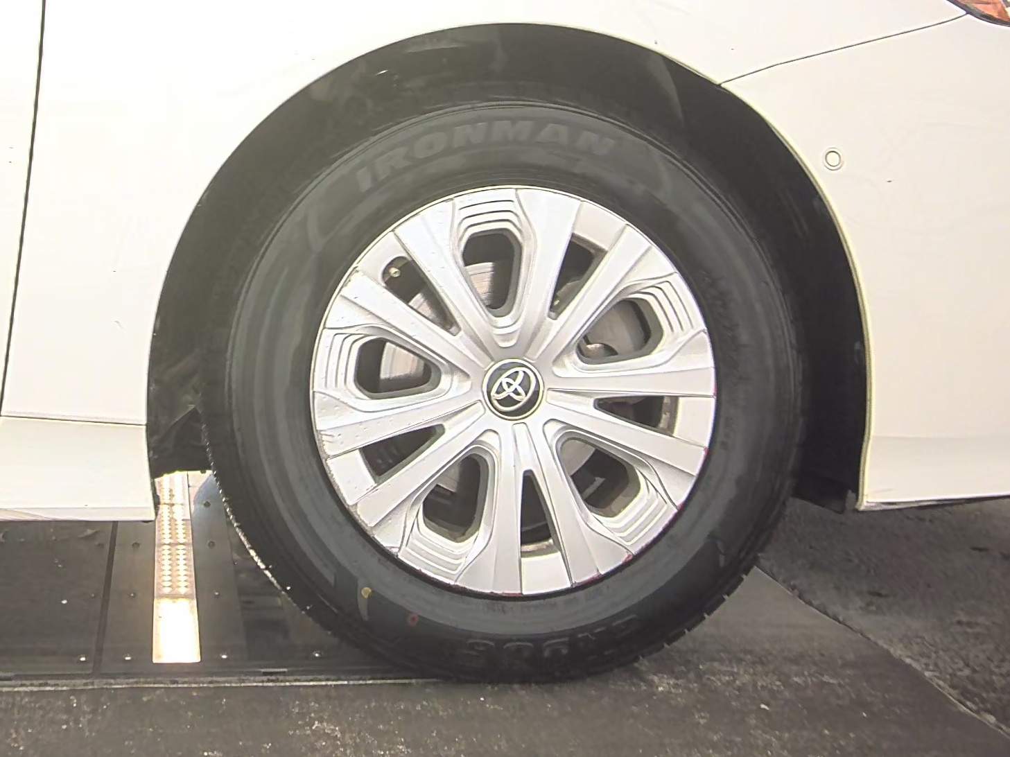 2021 Toyota Prius LE FWD