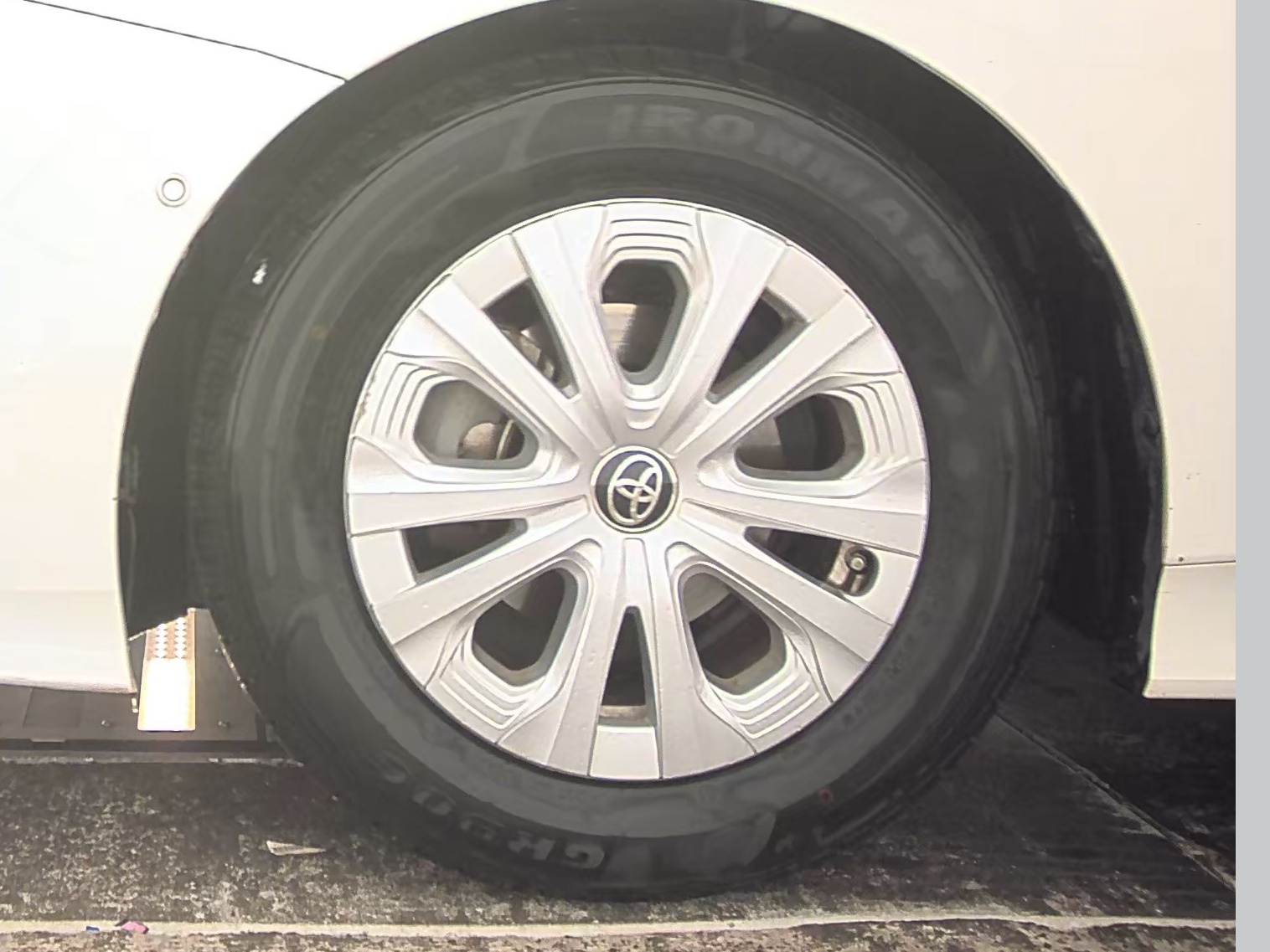 2021 Toyota Prius LE FWD