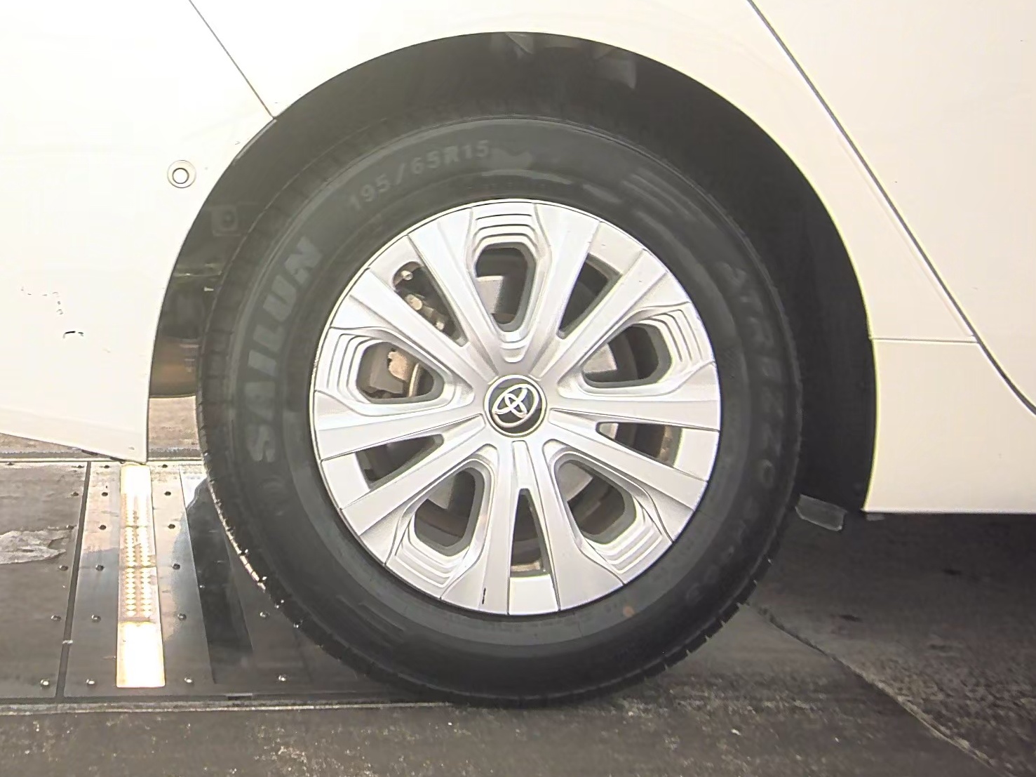 2021 Toyota Prius LE FWD