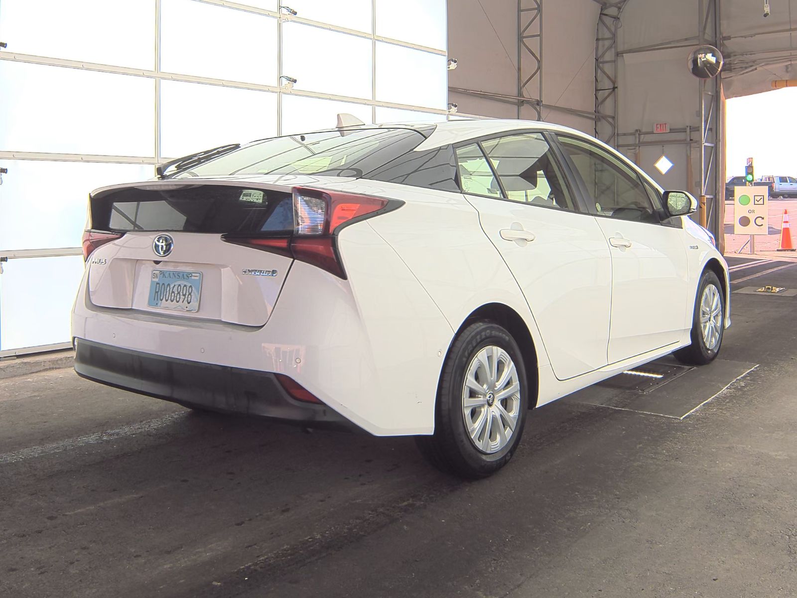 2021 Toyota Prius LE FWD