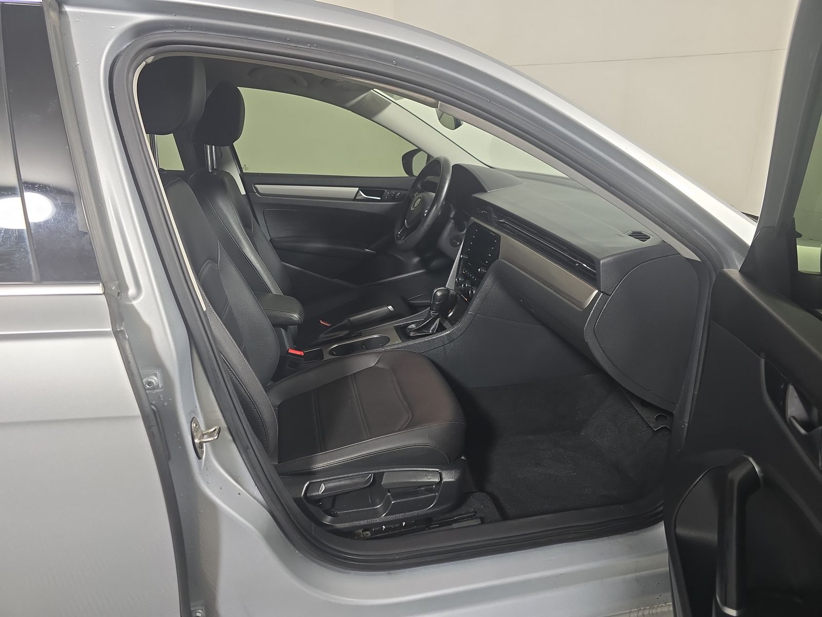 2021 Volkswagen Passat 2.0T SE FWD