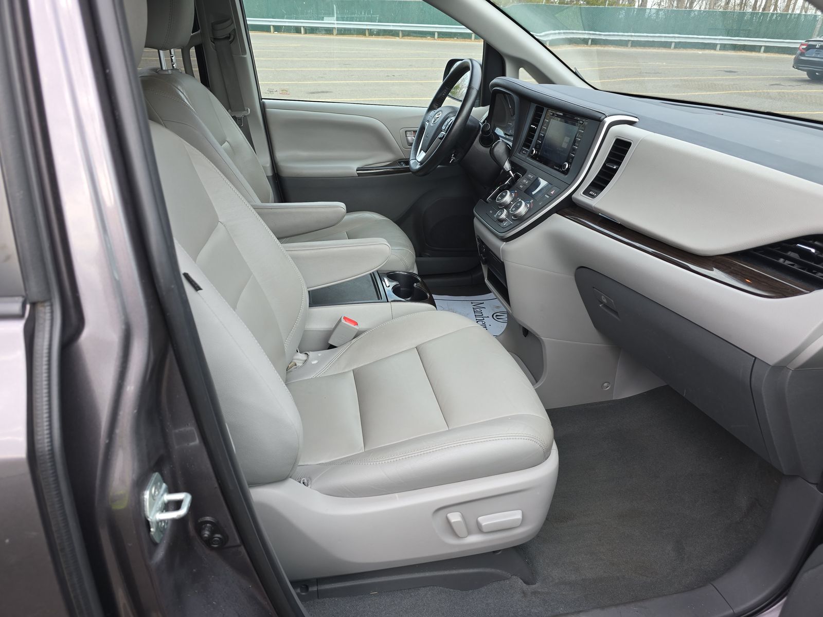 2020 Toyota Sienna XLE FWD