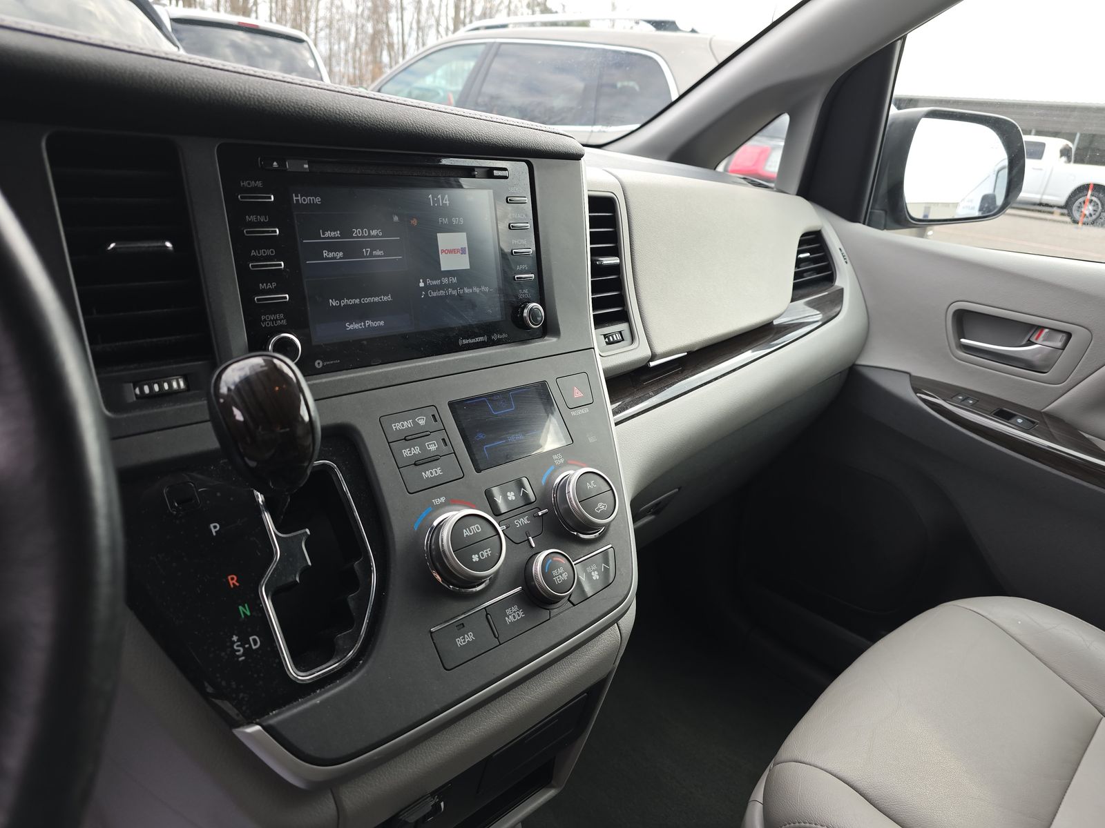 2020 Toyota Sienna XLE FWD