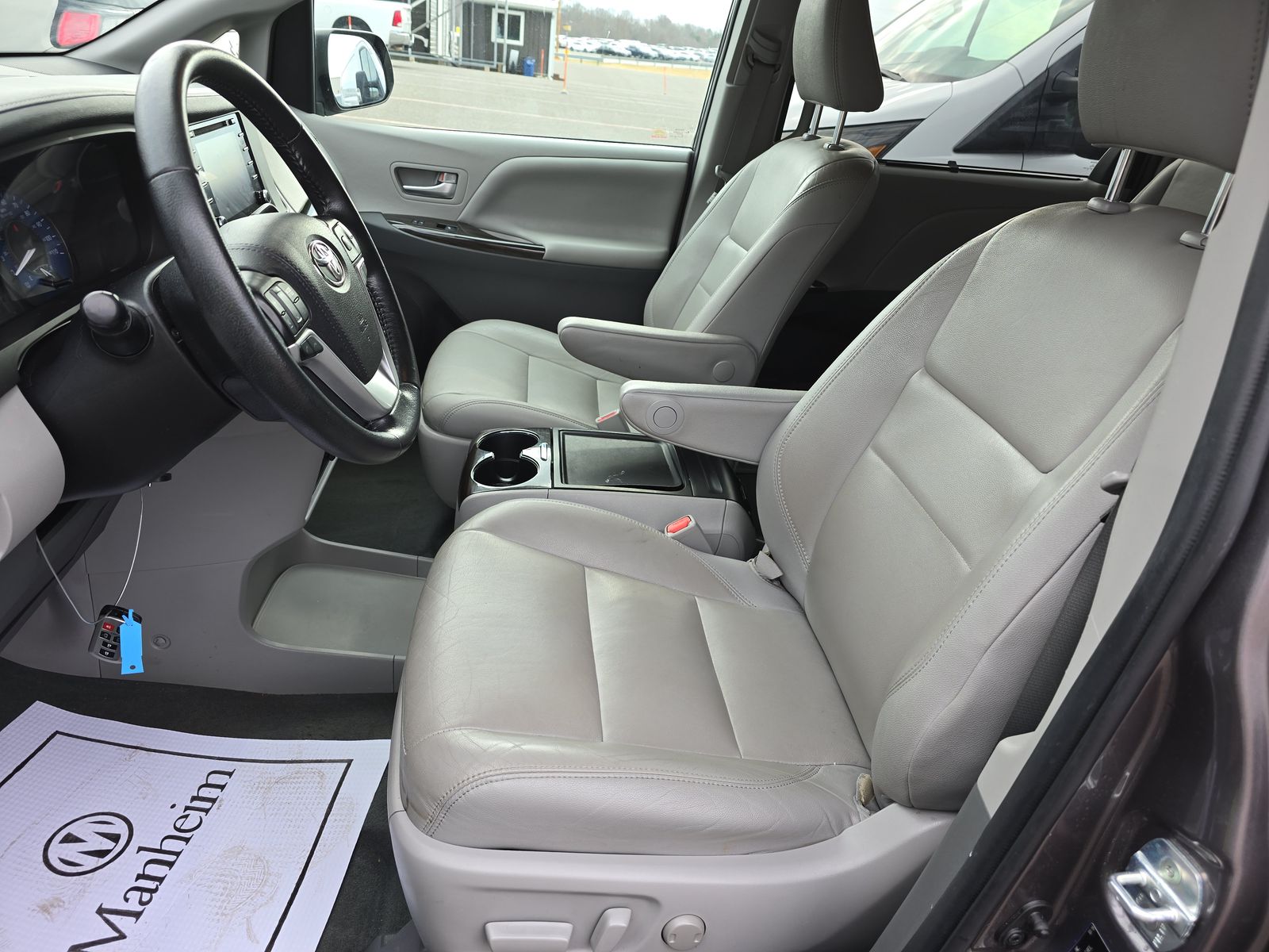 2020 Toyota Sienna XLE FWD