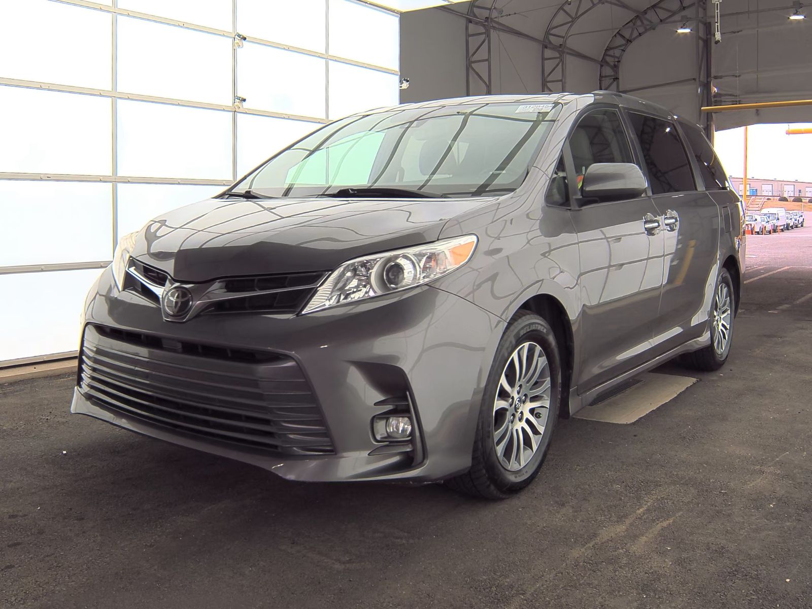 2020 Toyota Sienna XLE FWD