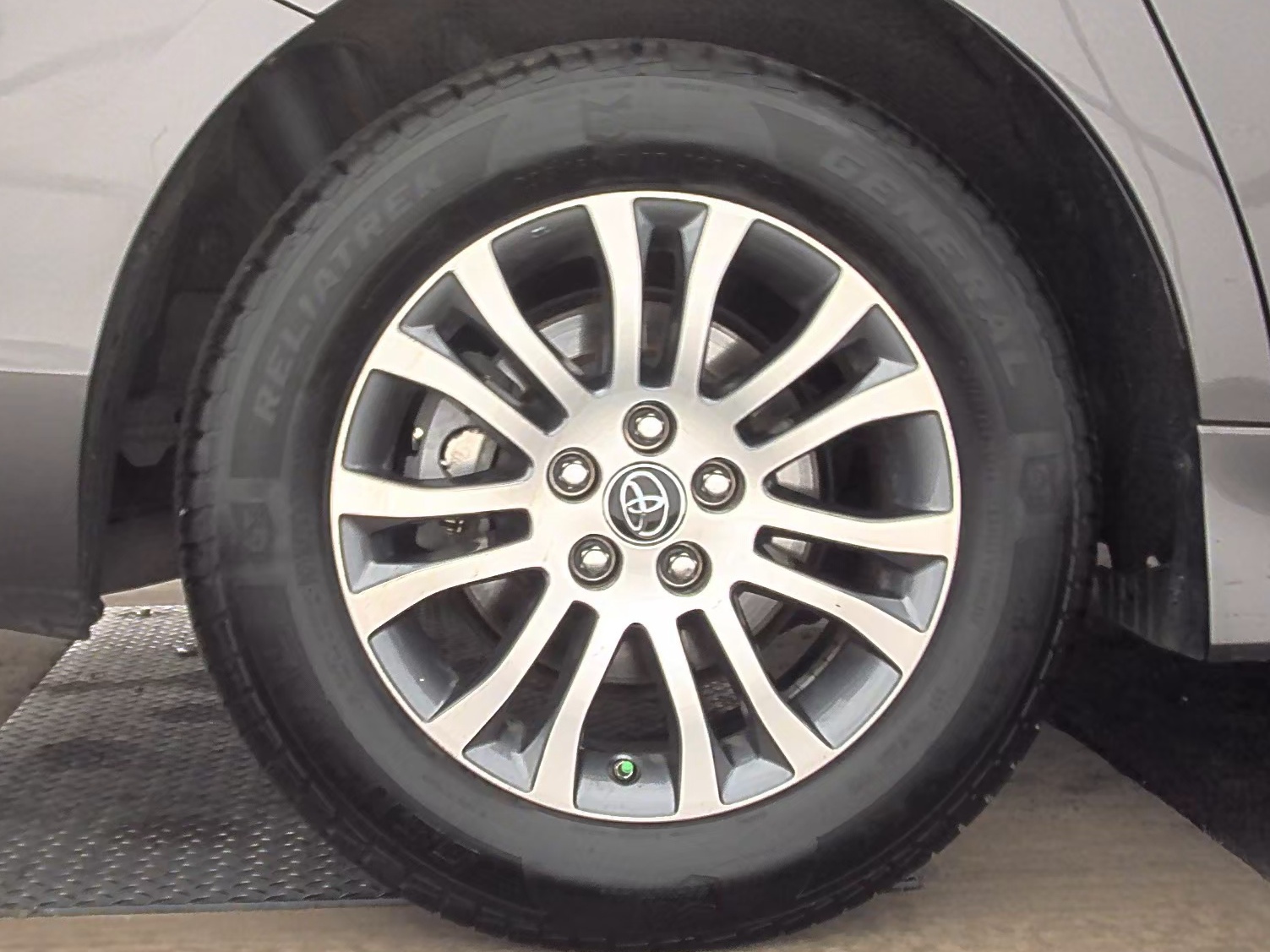 2020 Toyota Sienna XLE FWD