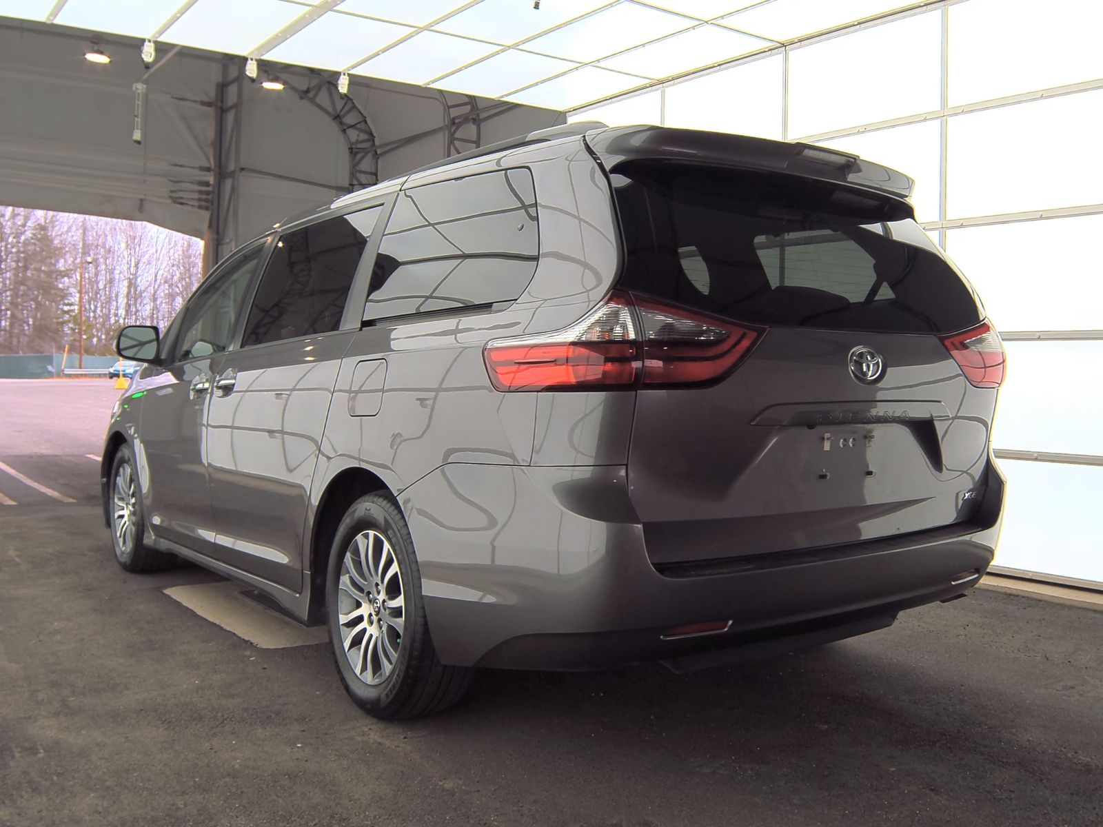 2020 Toyota Sienna XLE FWD