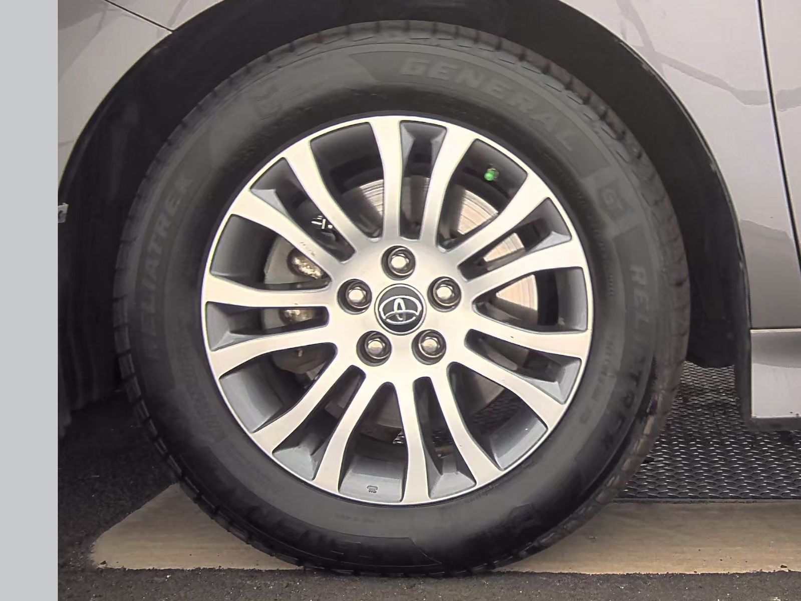 2020 Toyota Sienna XLE FWD