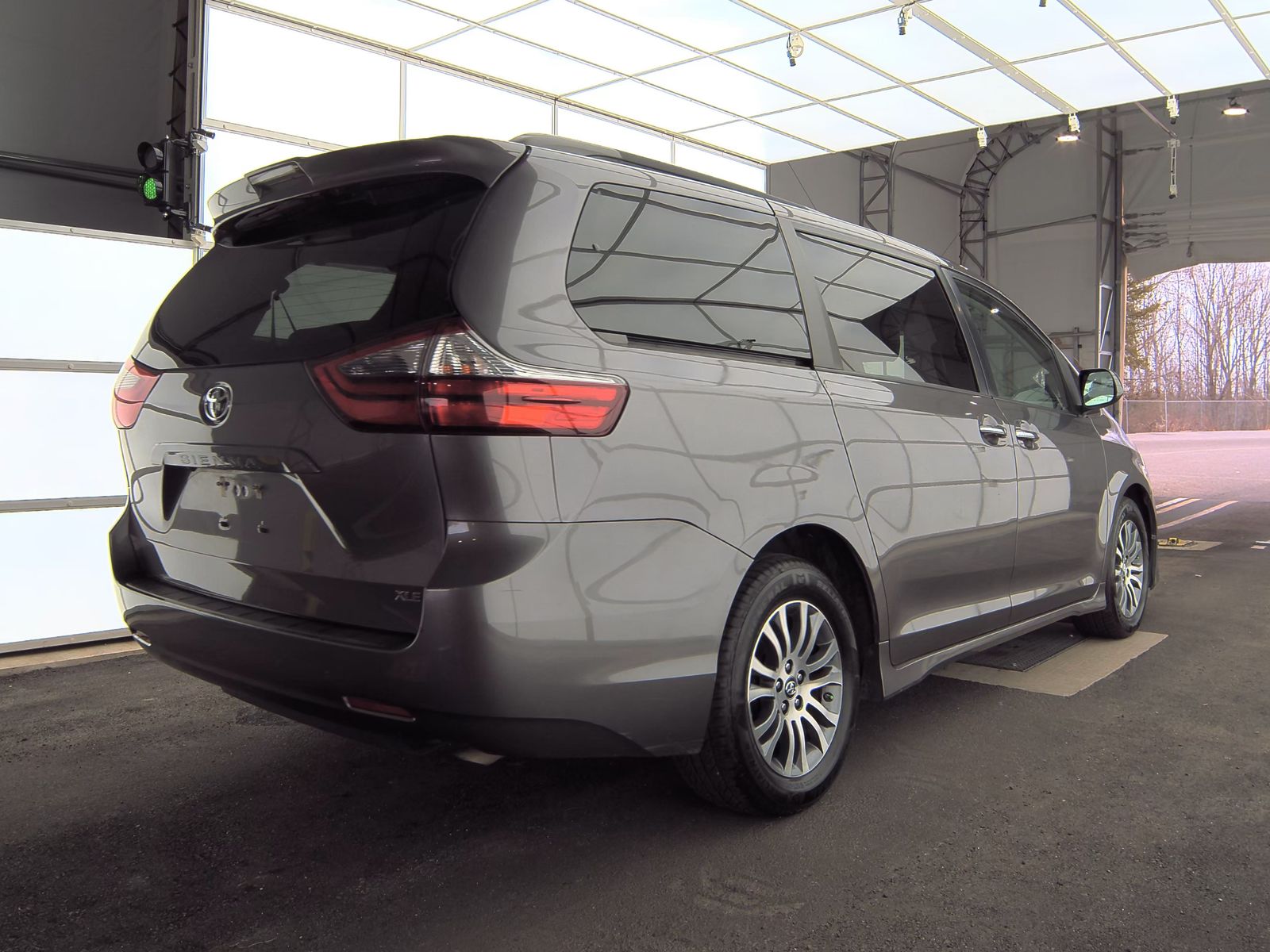 2020 Toyota Sienna XLE FWD