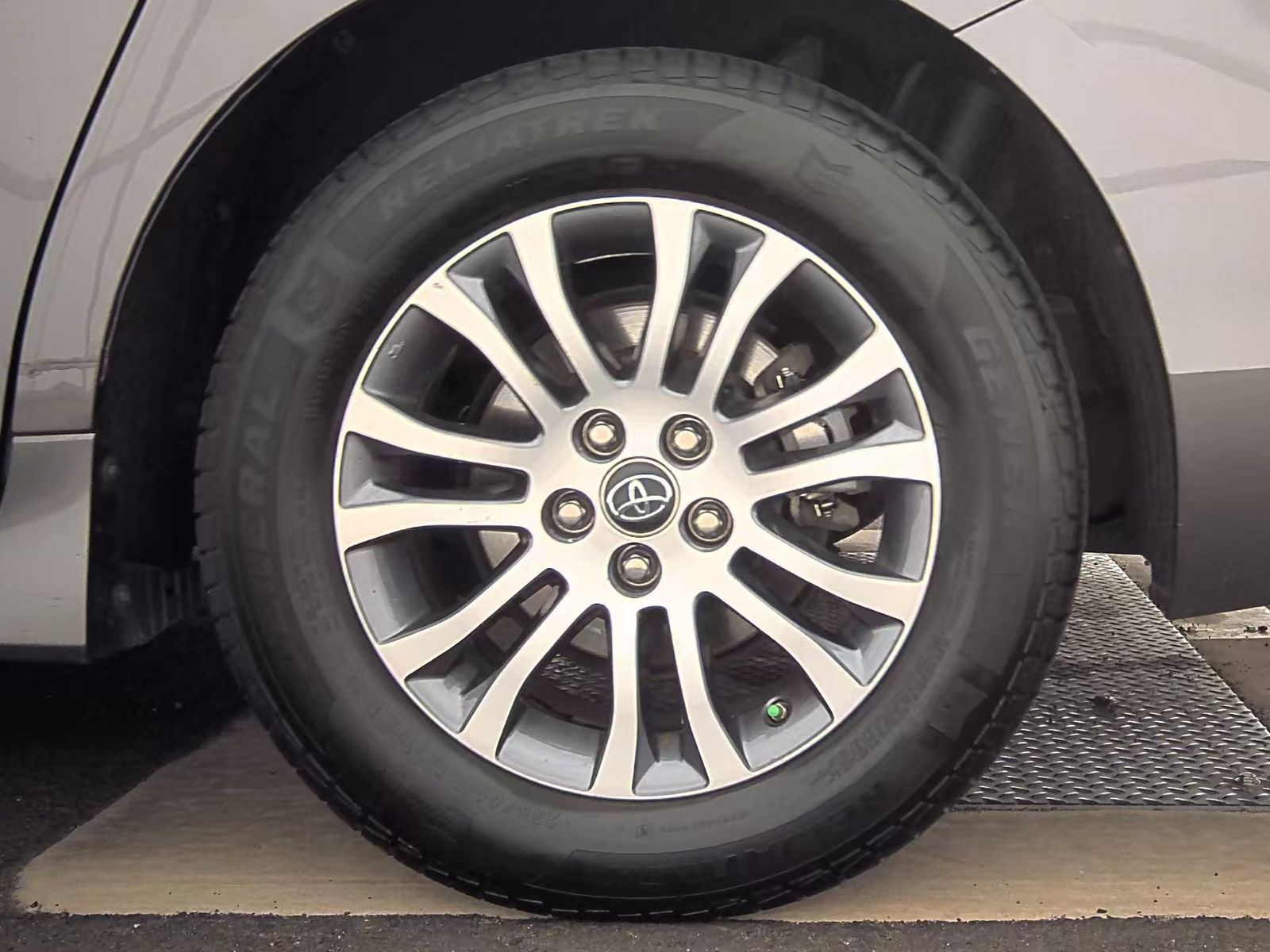 2020 Toyota Sienna XLE FWD