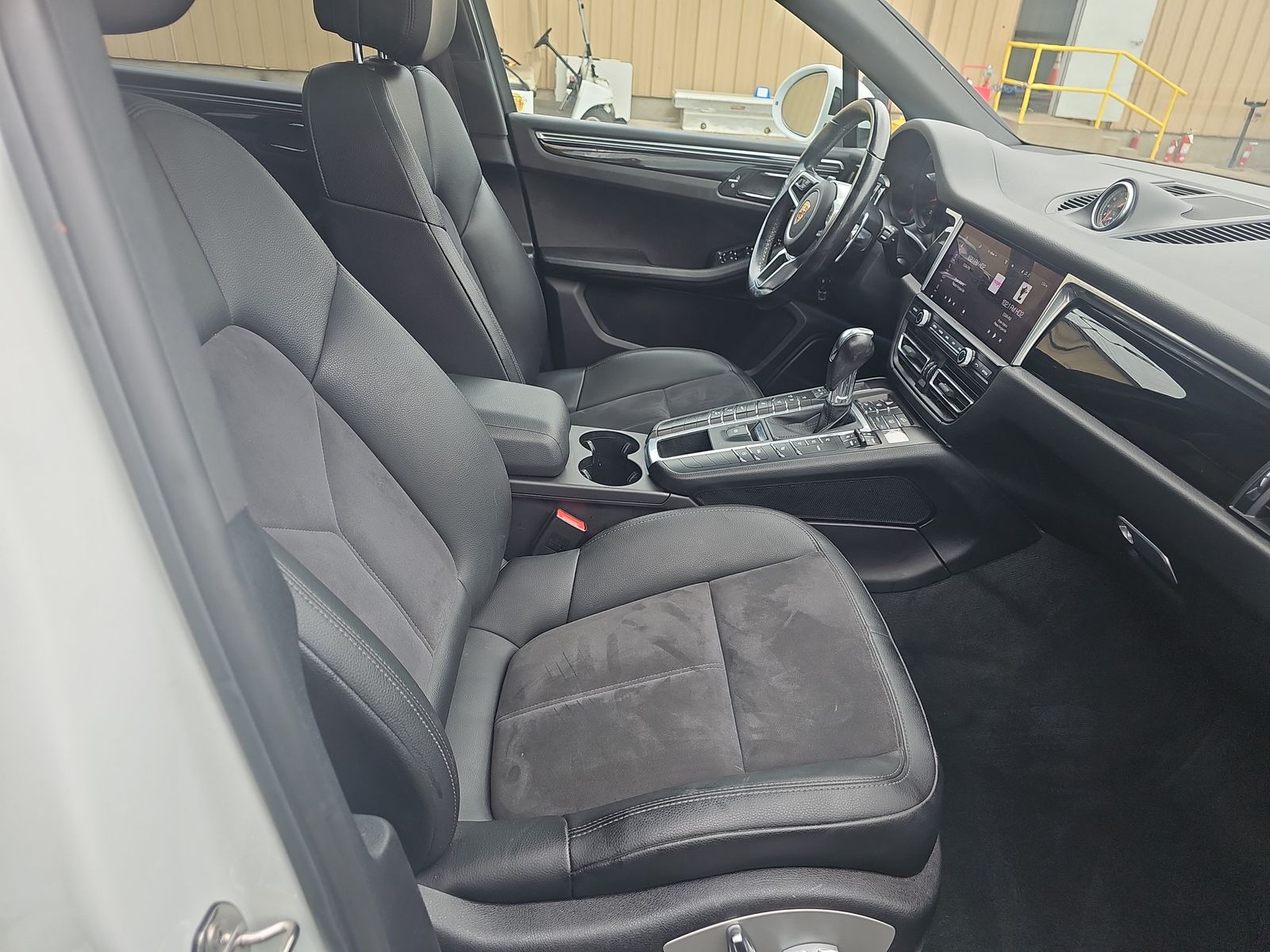 2021 Porsche Macan Base AWD