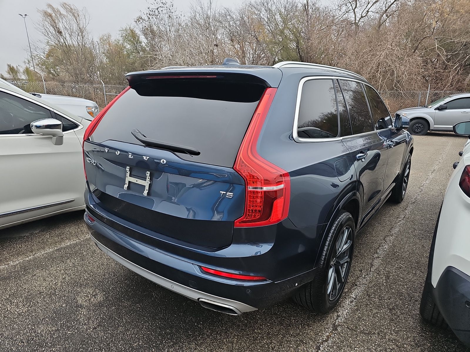 Volvo XC90 T5 Momentum 7-Passenger снимка Volvo XC90 T5 Momentum 7-Passenger
