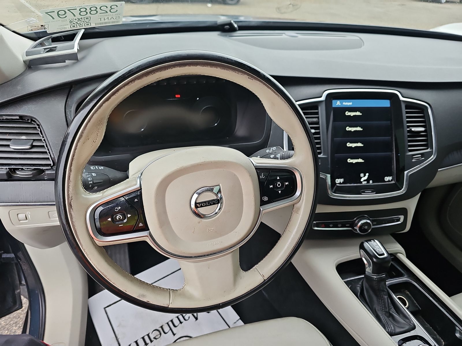 Volvo XC90 T5 Momentum 7-Passenger снимка Volvo XC90 T5 Momentum 7-Passenger