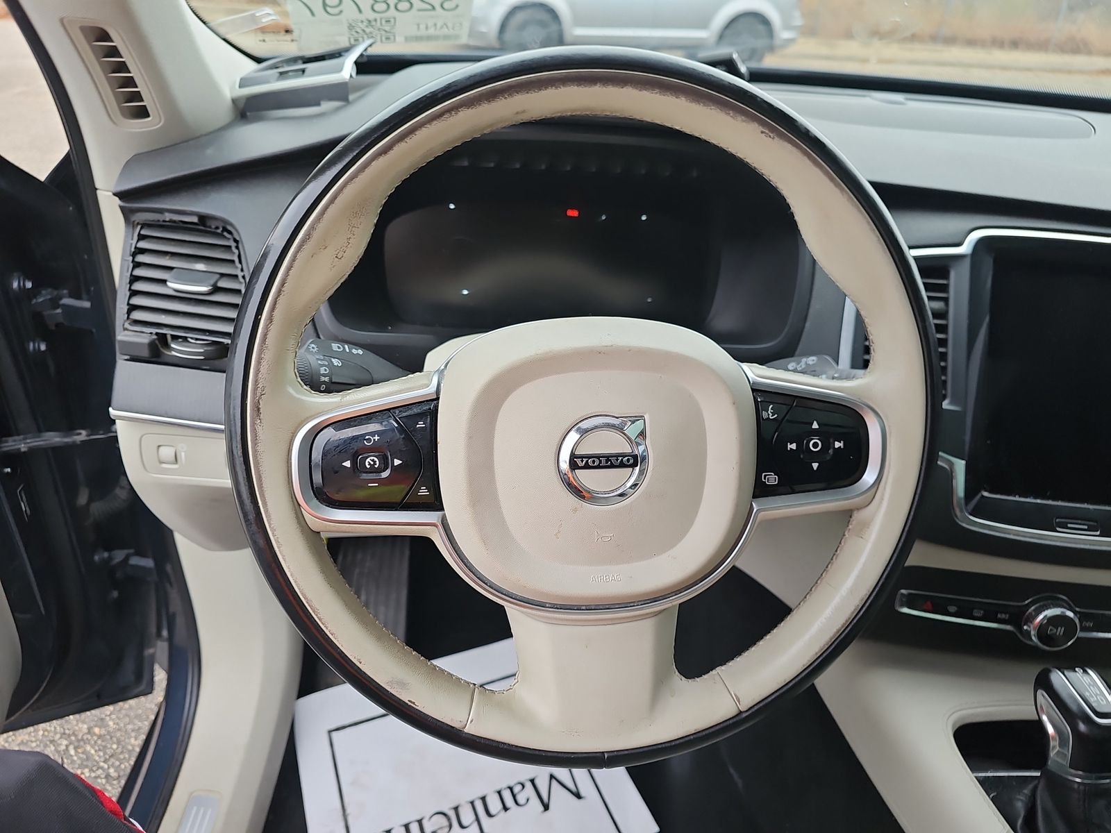Volvo XC90 T5 Momentum 7-Passenger снимка Volvo XC90 T5 Momentum 7-Passenger