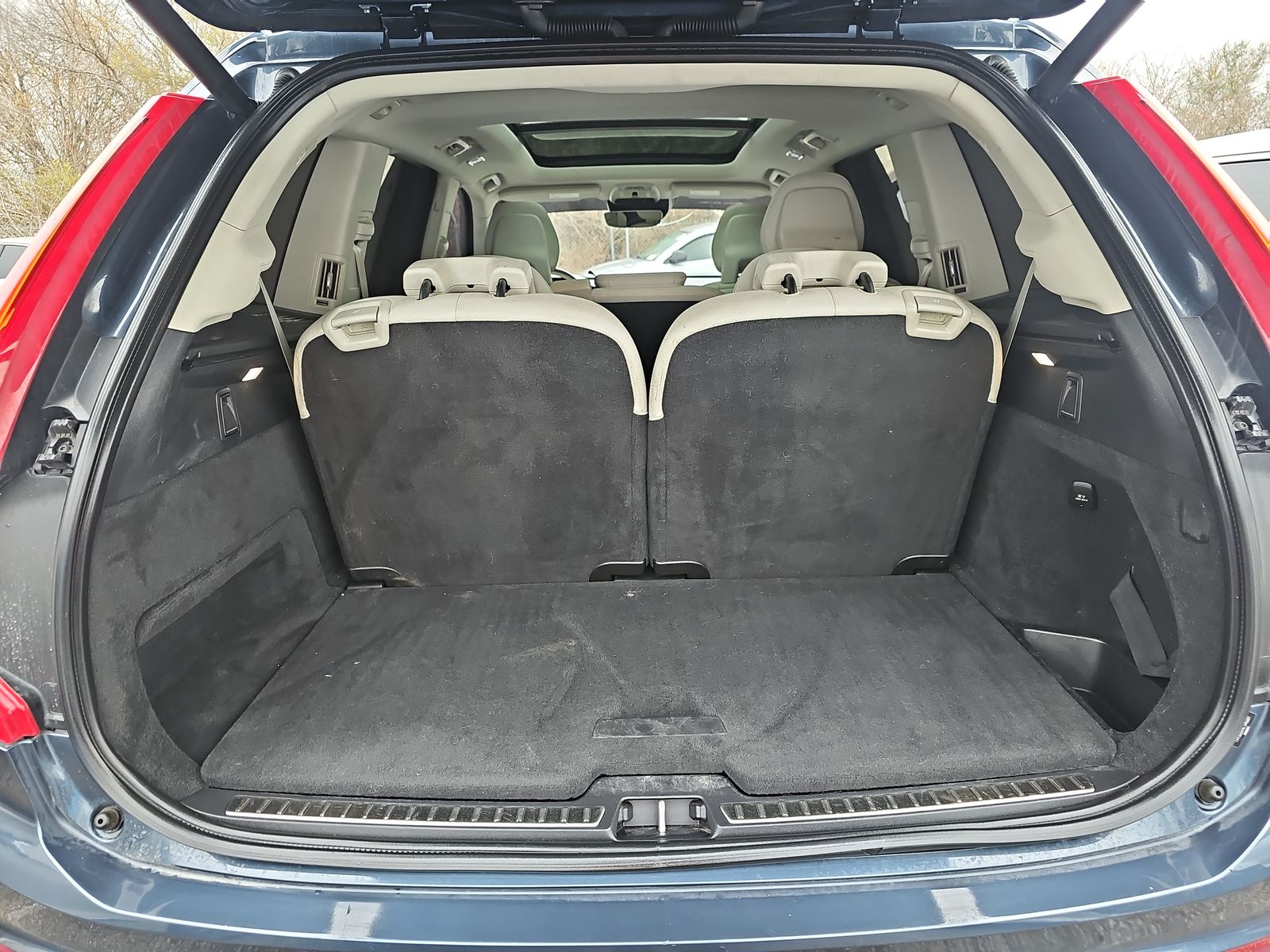 Volvo XC90 T5 Momentum 7-Passenger снимка Volvo XC90 T5 Momentum 7-Passenger
