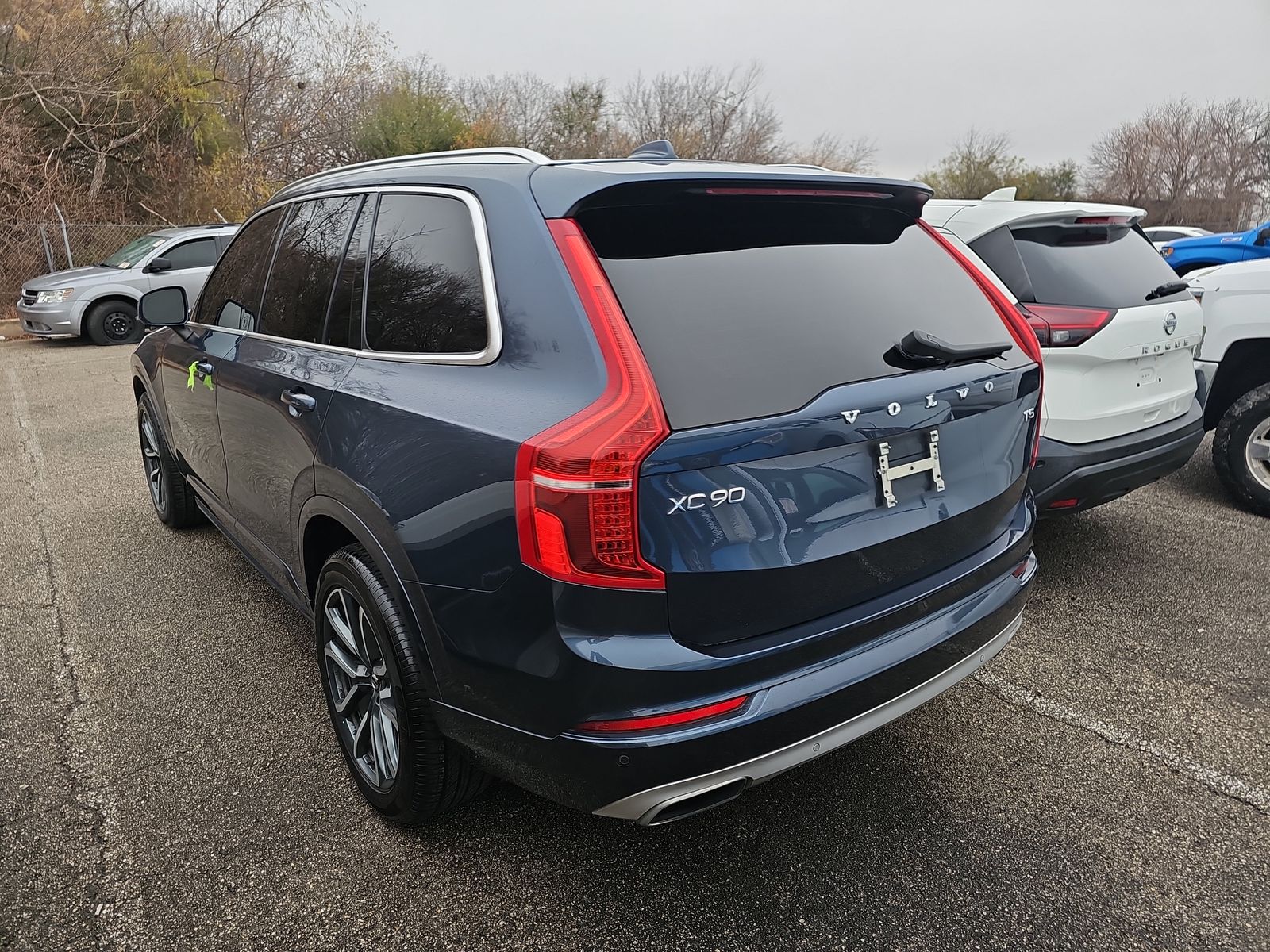 Volvo XC90 T5 Momentum 7-Passenger снимка Volvo XC90 T5 Momentum 7-Passenger