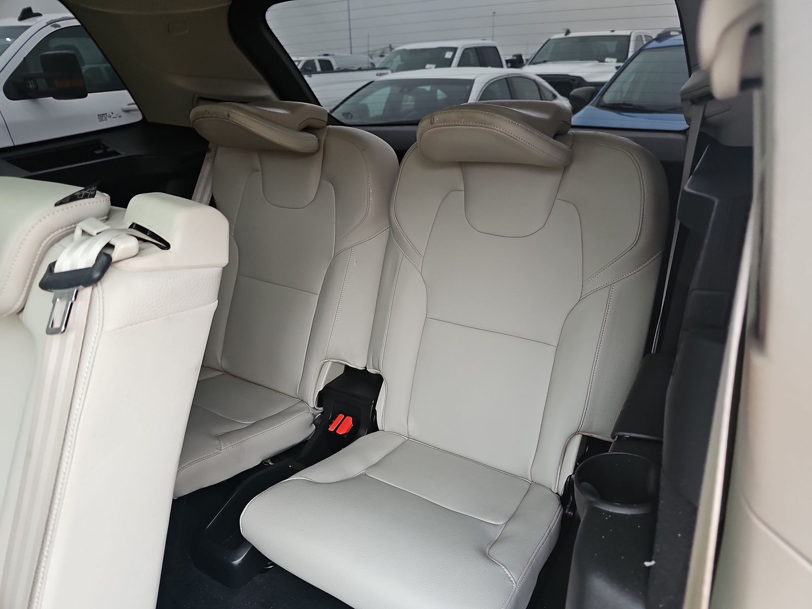 Volvo XC90 T5 Momentum 7-Passenger снимка Volvo XC90 T5 Momentum 7-Passenger