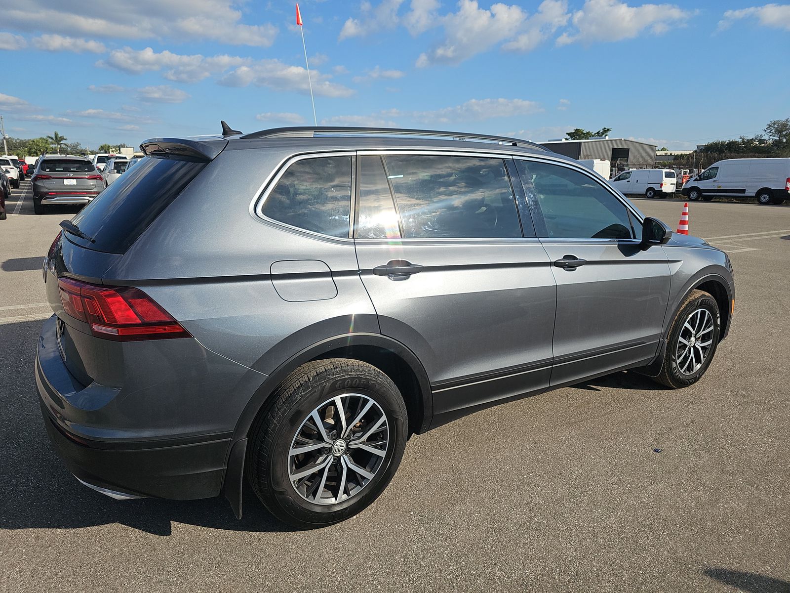 2019 Volkswagen Tiguan 2.0T SE FWD