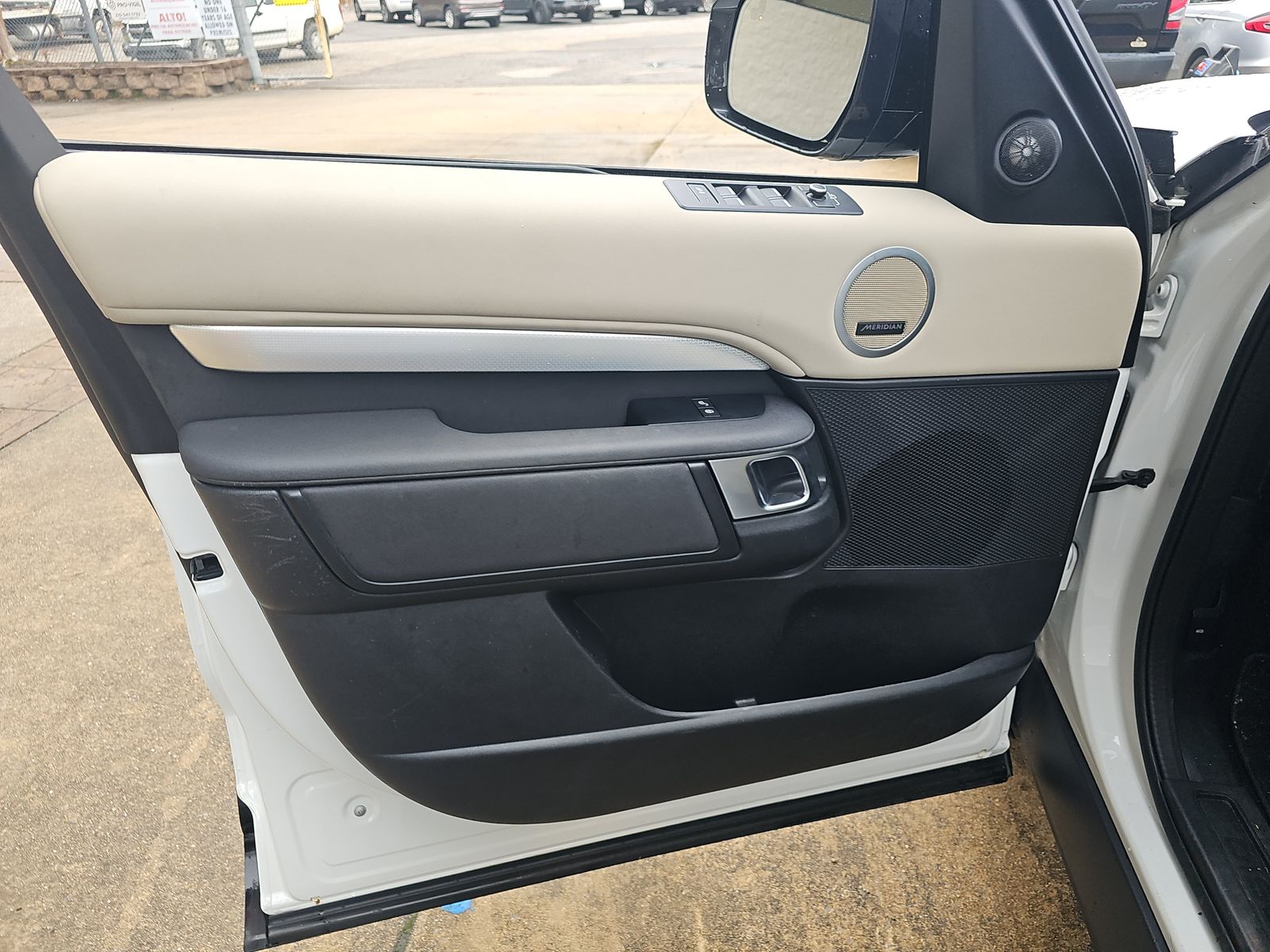 2020 Land Rover Discovery Landmark Edition AWD