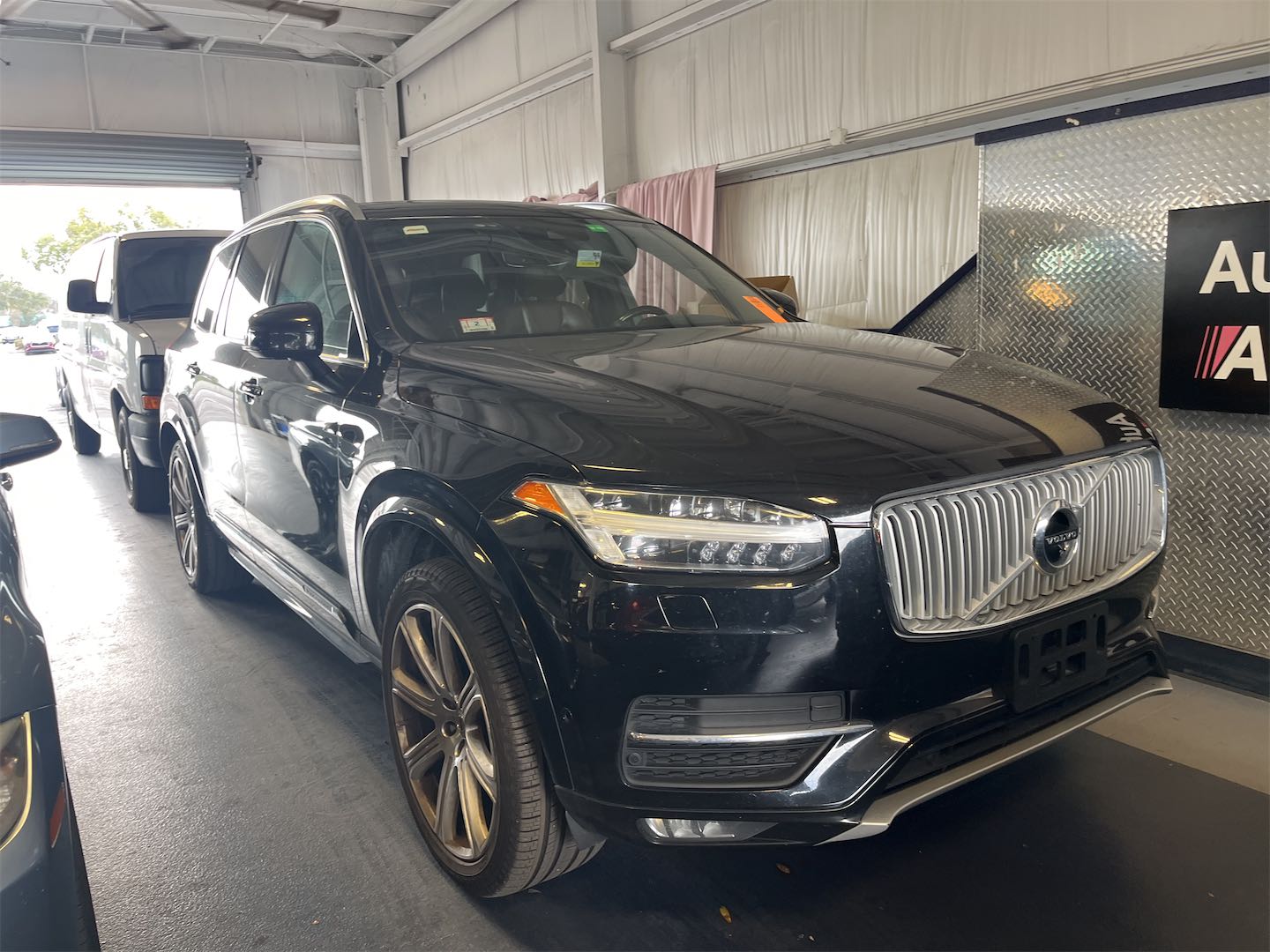 Volvo XC90 T6 Inscription 7-Passenger снимка Volvo XC90 T6 Inscription 7-Passenger