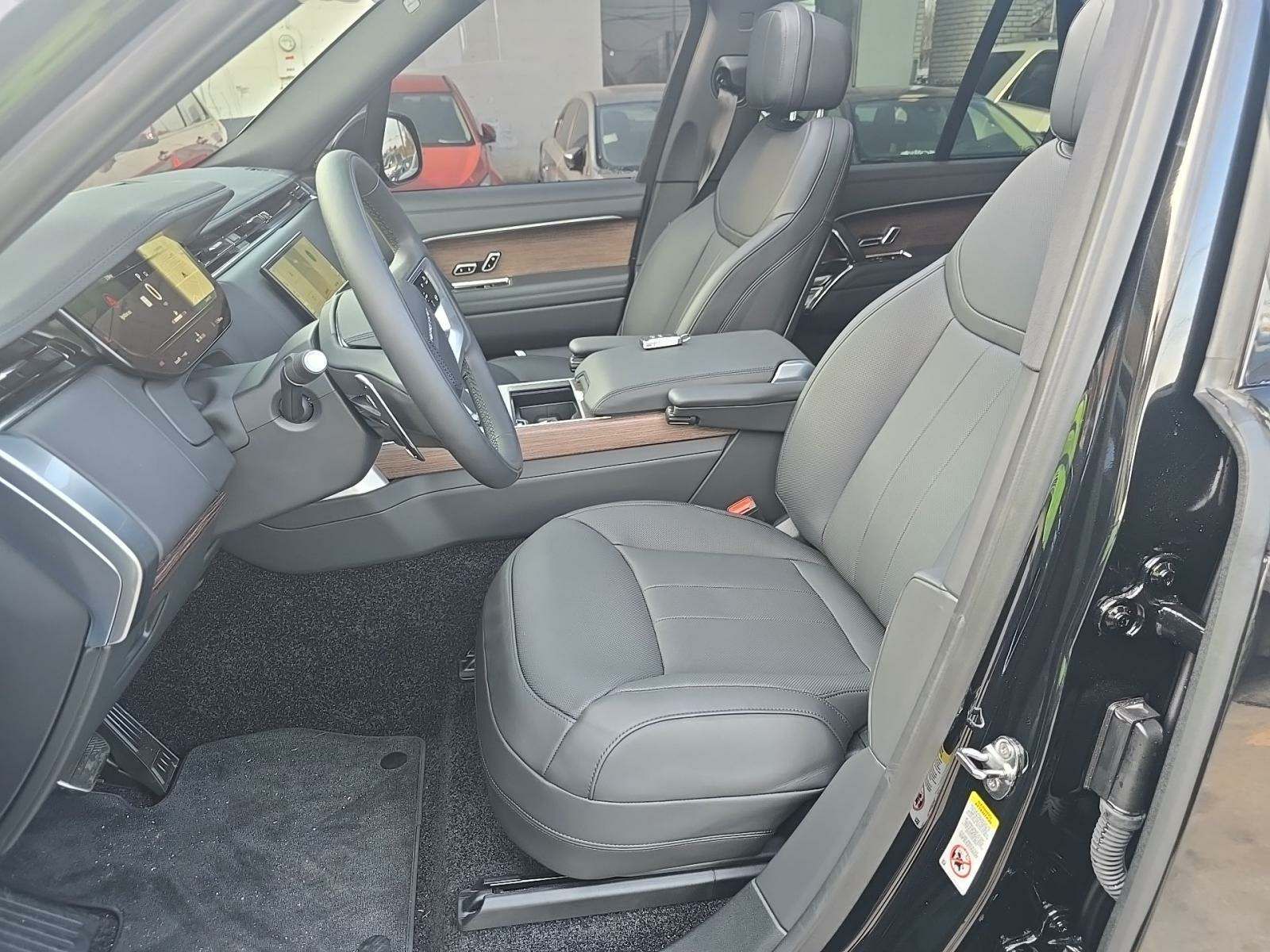 2025 Land Rover Range Rover SE AWD