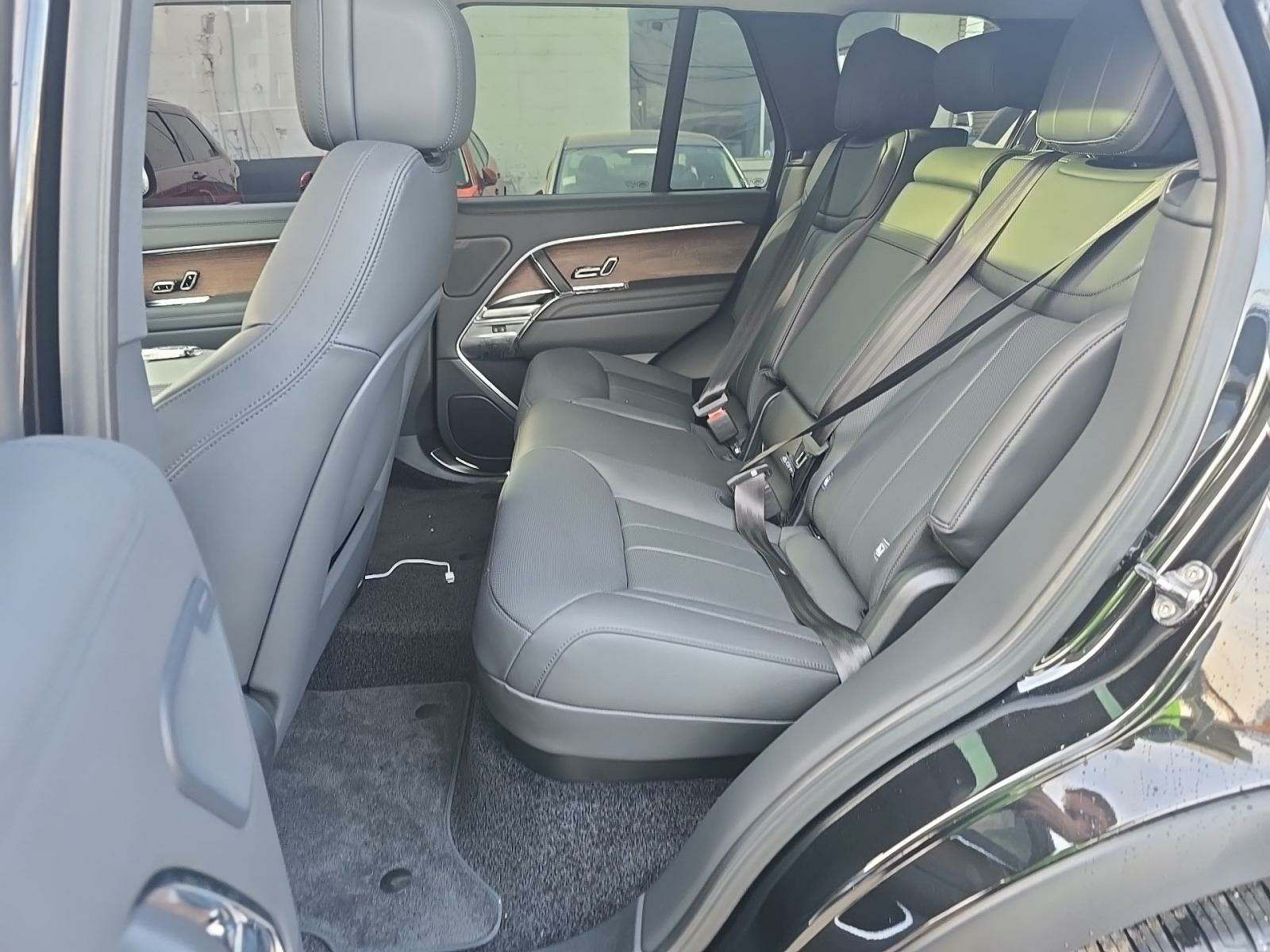 2025 Land Rover Range Rover SE AWD