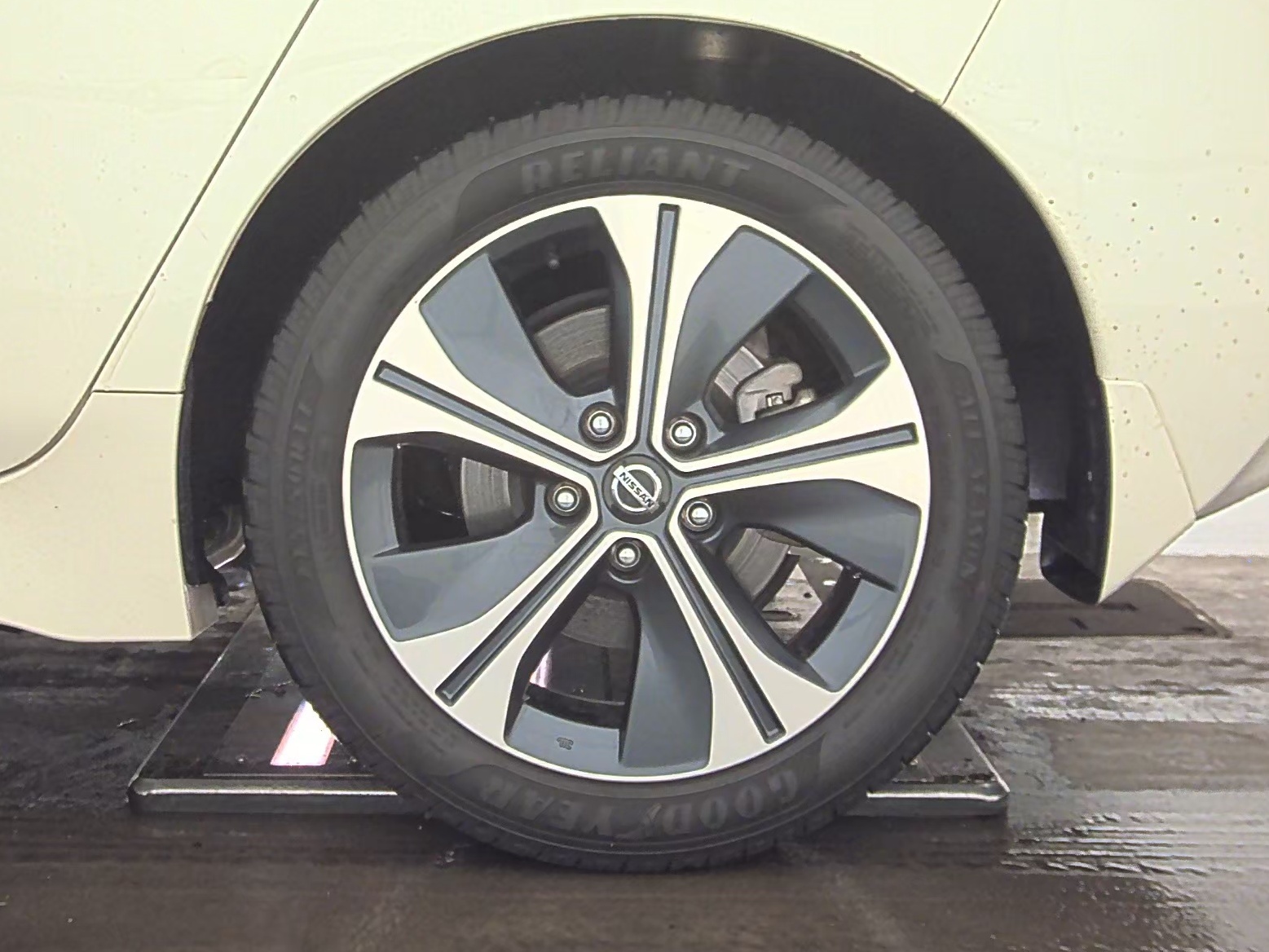 2020 Nissan LEAF SL PLUS FWD