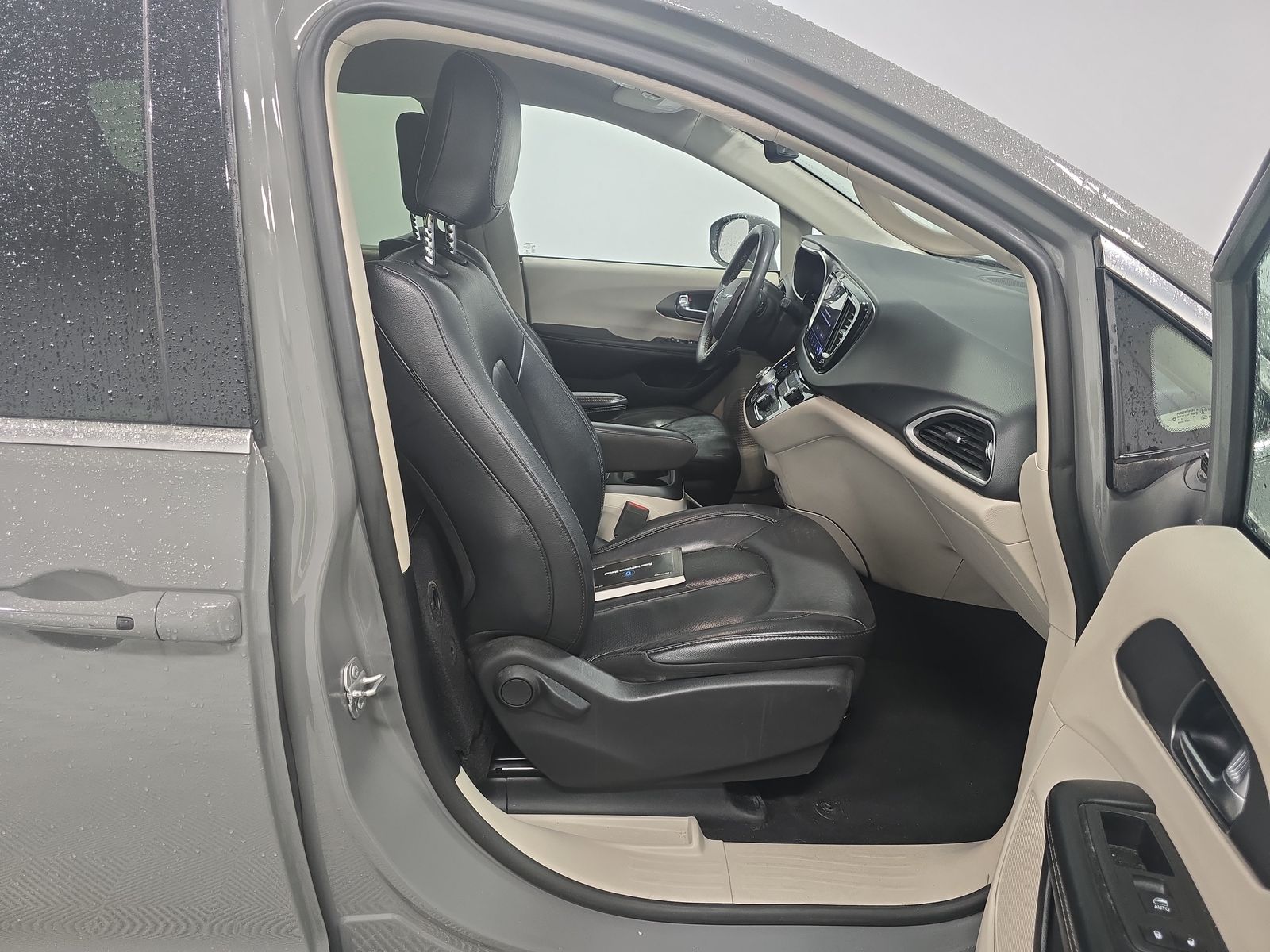 2022 Chrysler Pacifica Touring L FWD