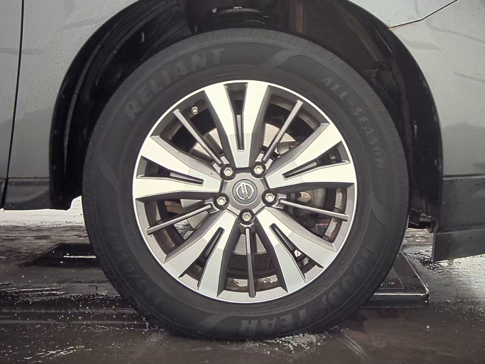 2019 Nissan Pathfinder SV FWD