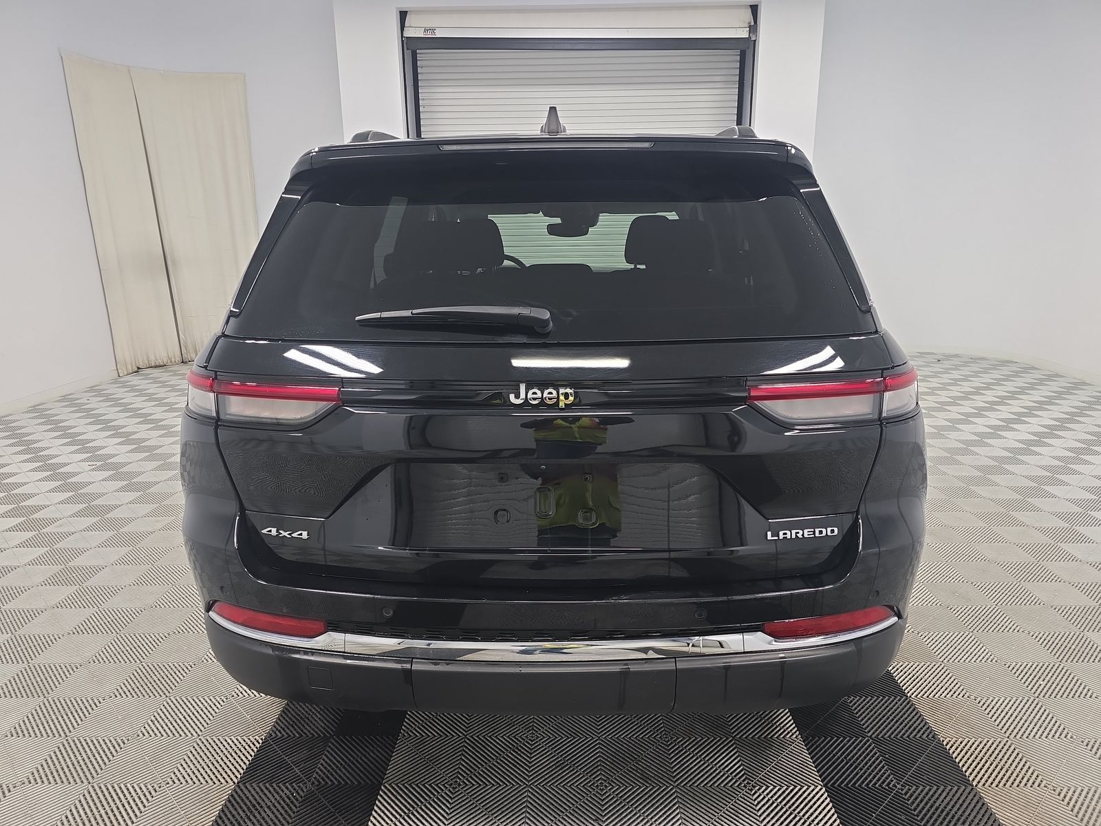2023 Jeep Grand Cherokee Laredo AWD