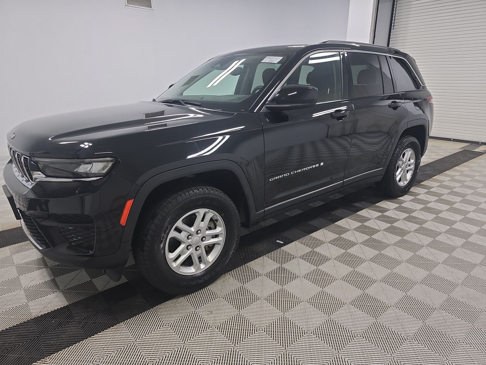2023 Jeep Grand Cherokee Laredo AWD