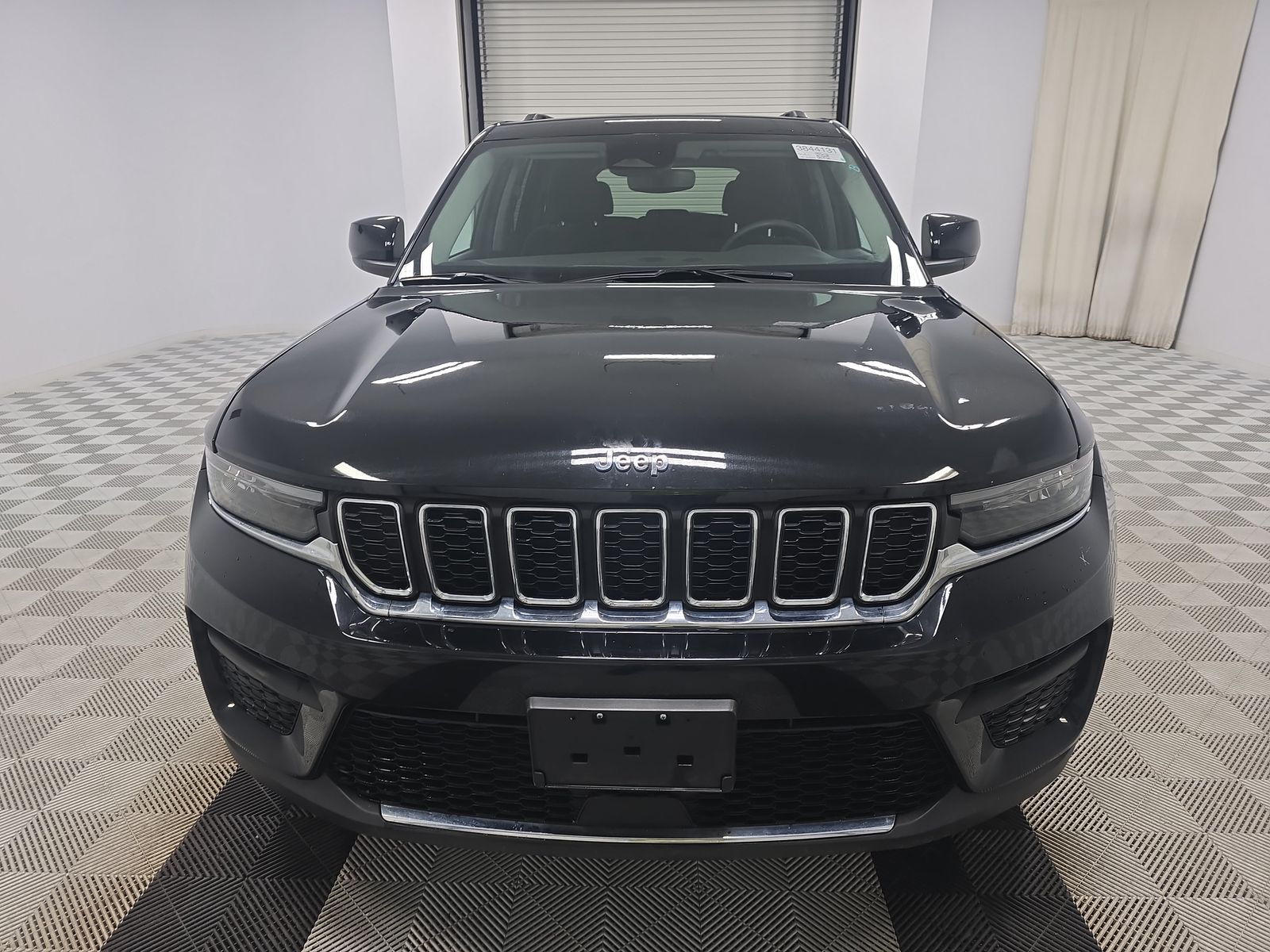 2023 Jeep Grand Cherokee Laredo AWD