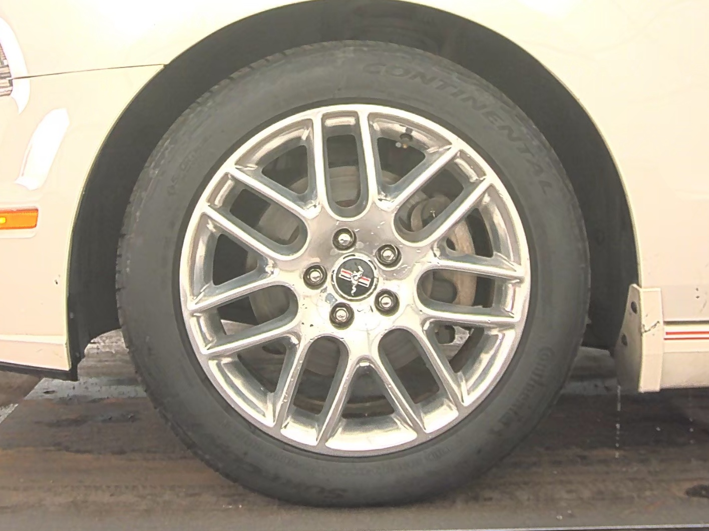 2013 Ford Mustang V6 Premium RWD