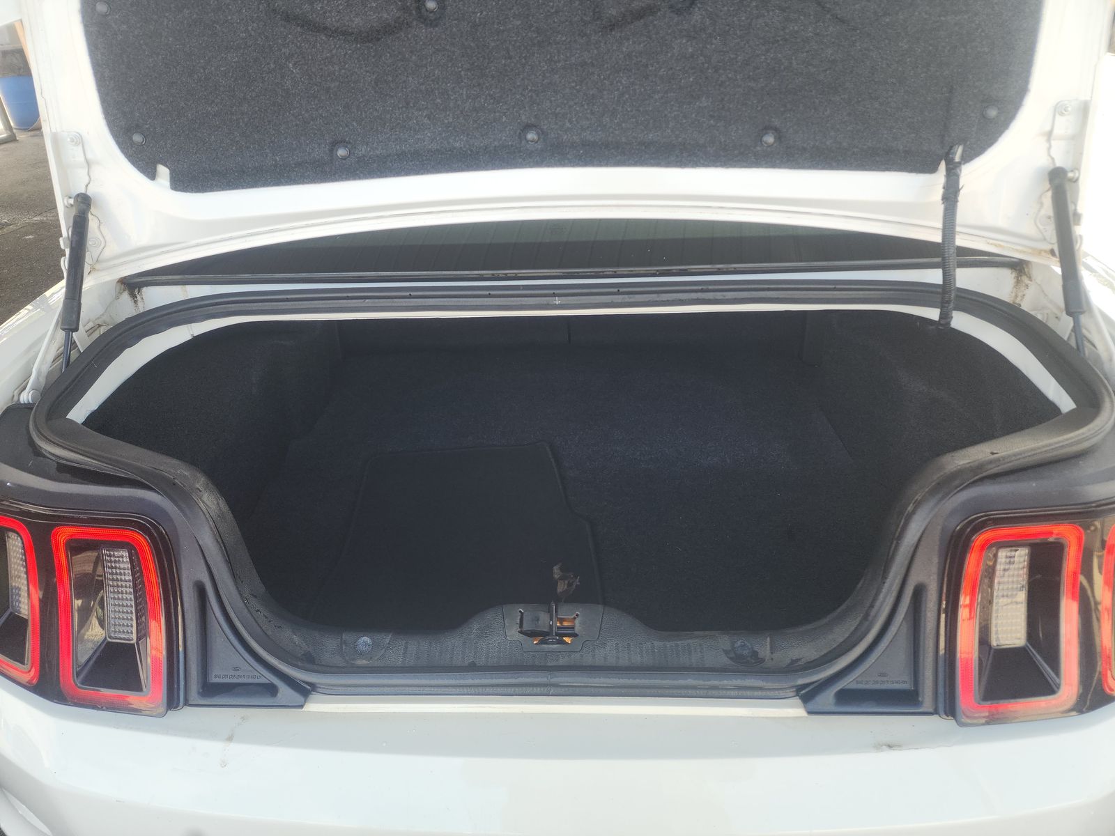 2013 Ford Mustang V6 Premium RWD