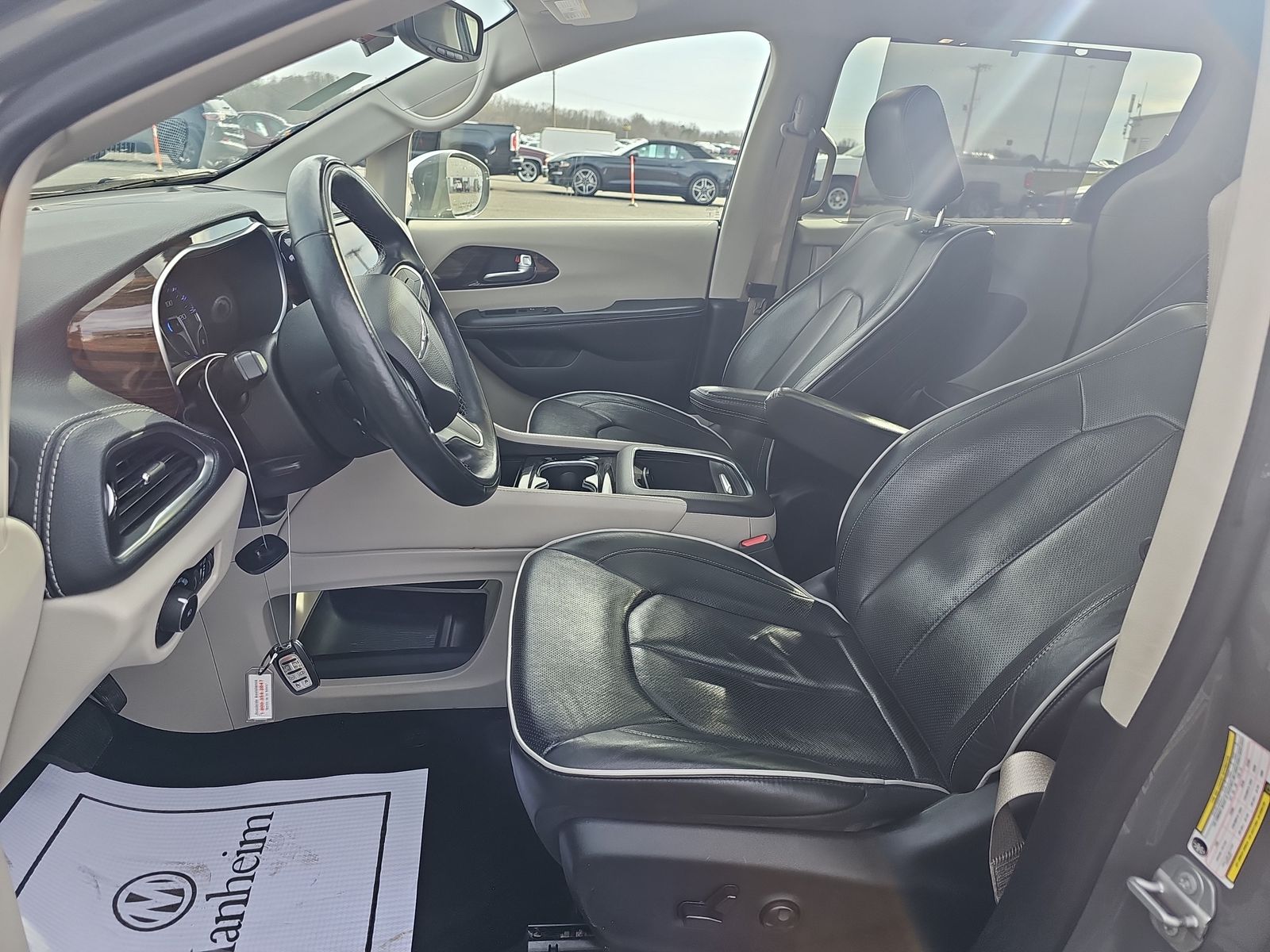 2022 Chrysler Pacifica Limited FWD