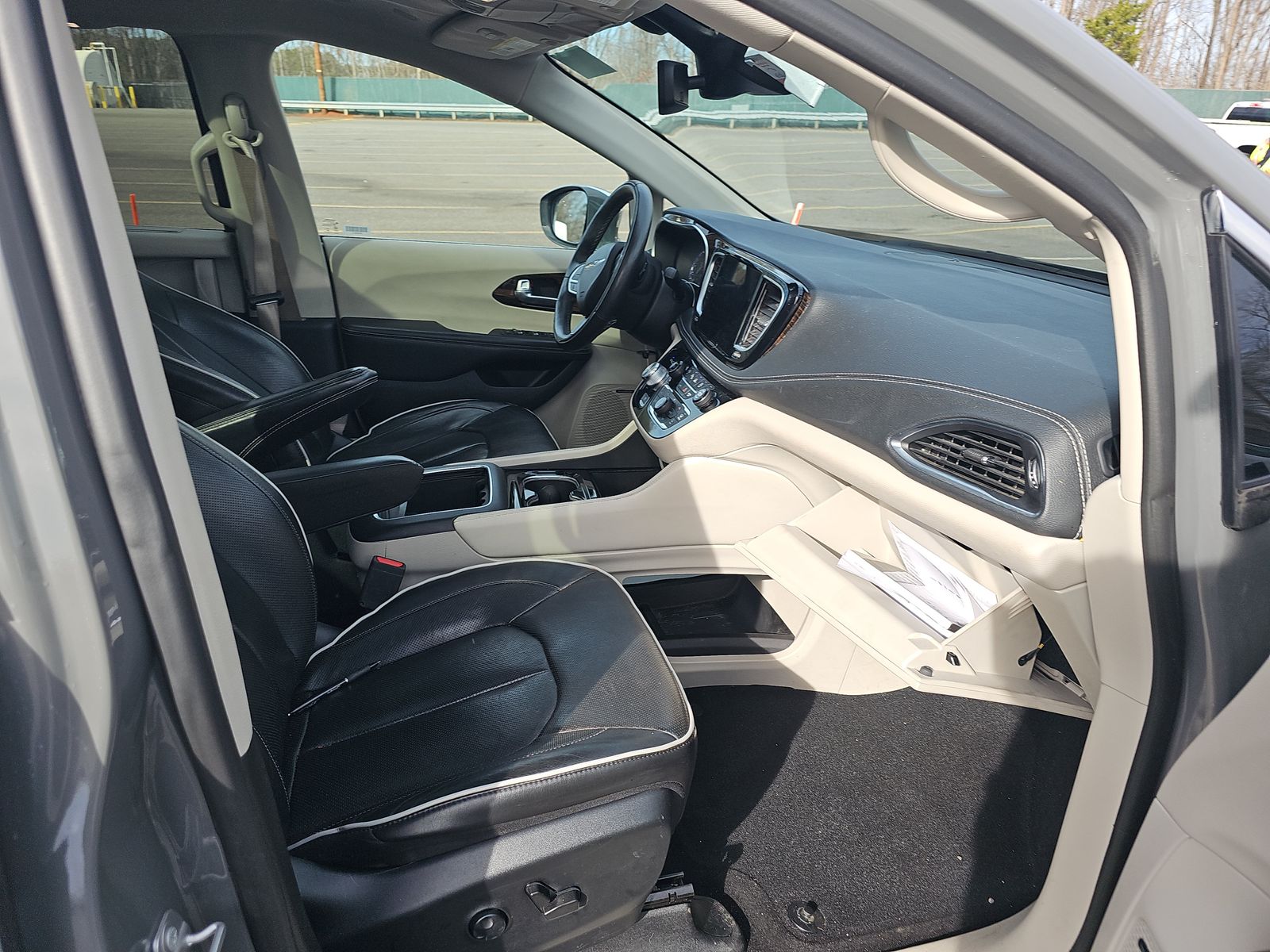 2022 Chrysler Pacifica Limited FWD