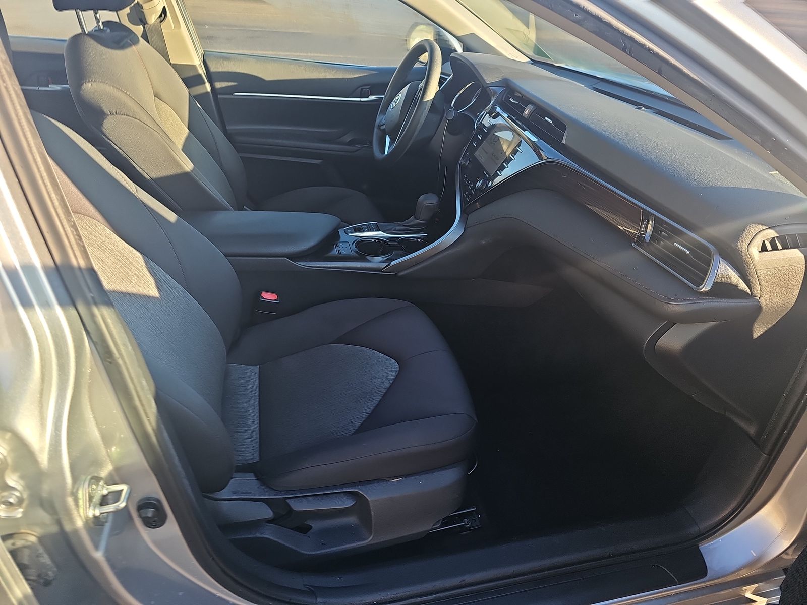 2019 Toyota Camry Hybrid LE FWD