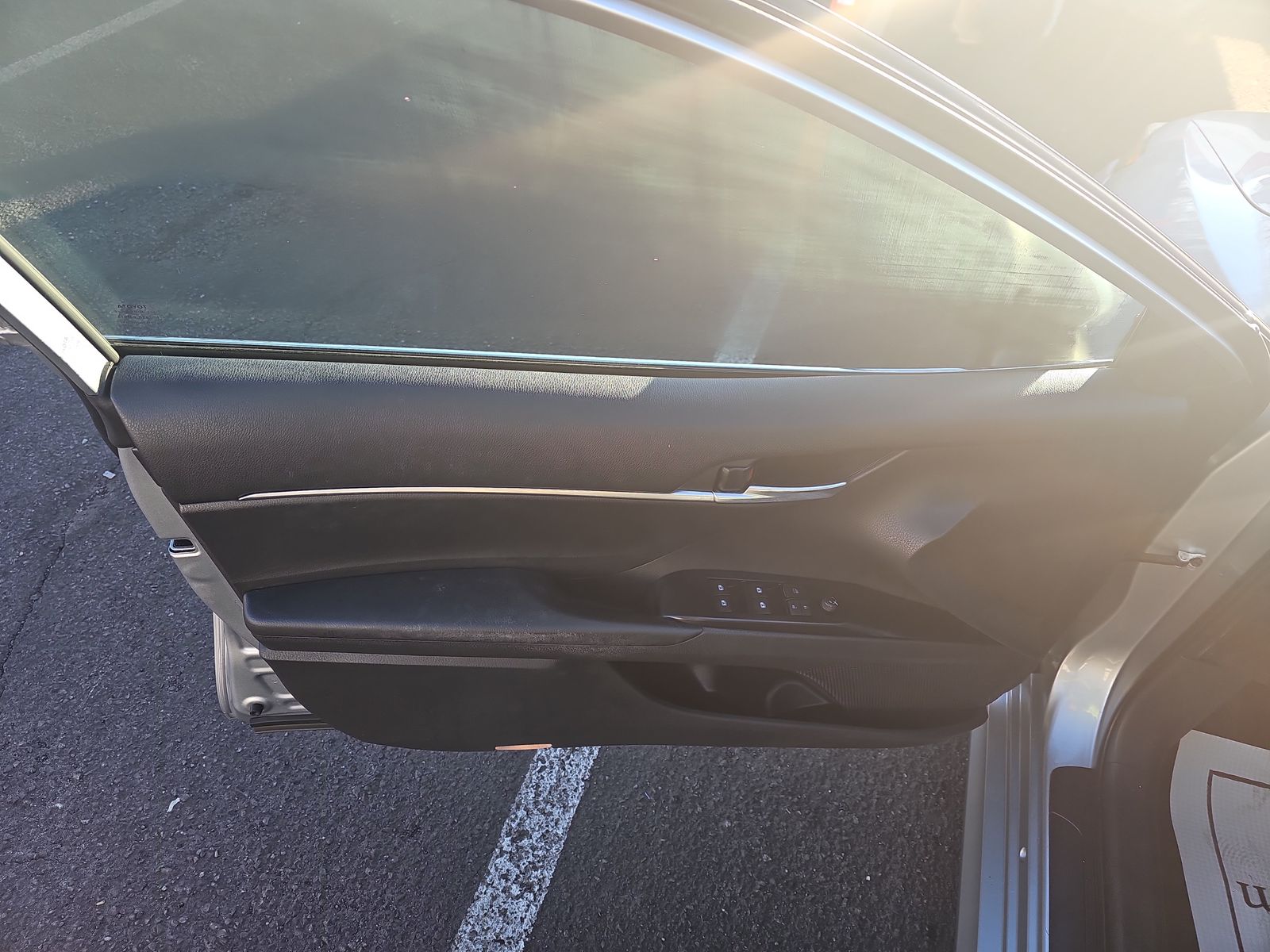 2019 Toyota Camry Hybrid LE FWD