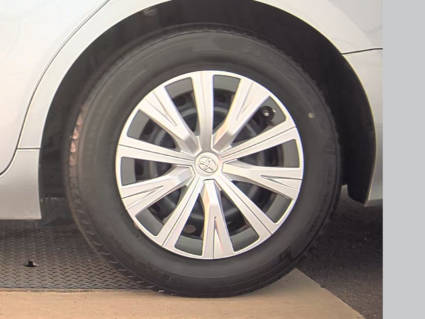 2019 Toyota Camry Hybrid LE FWD