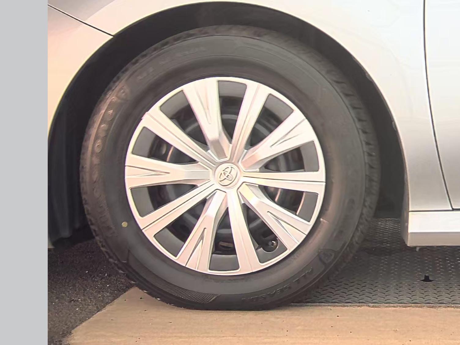 2019 Toyota Camry Hybrid LE FWD