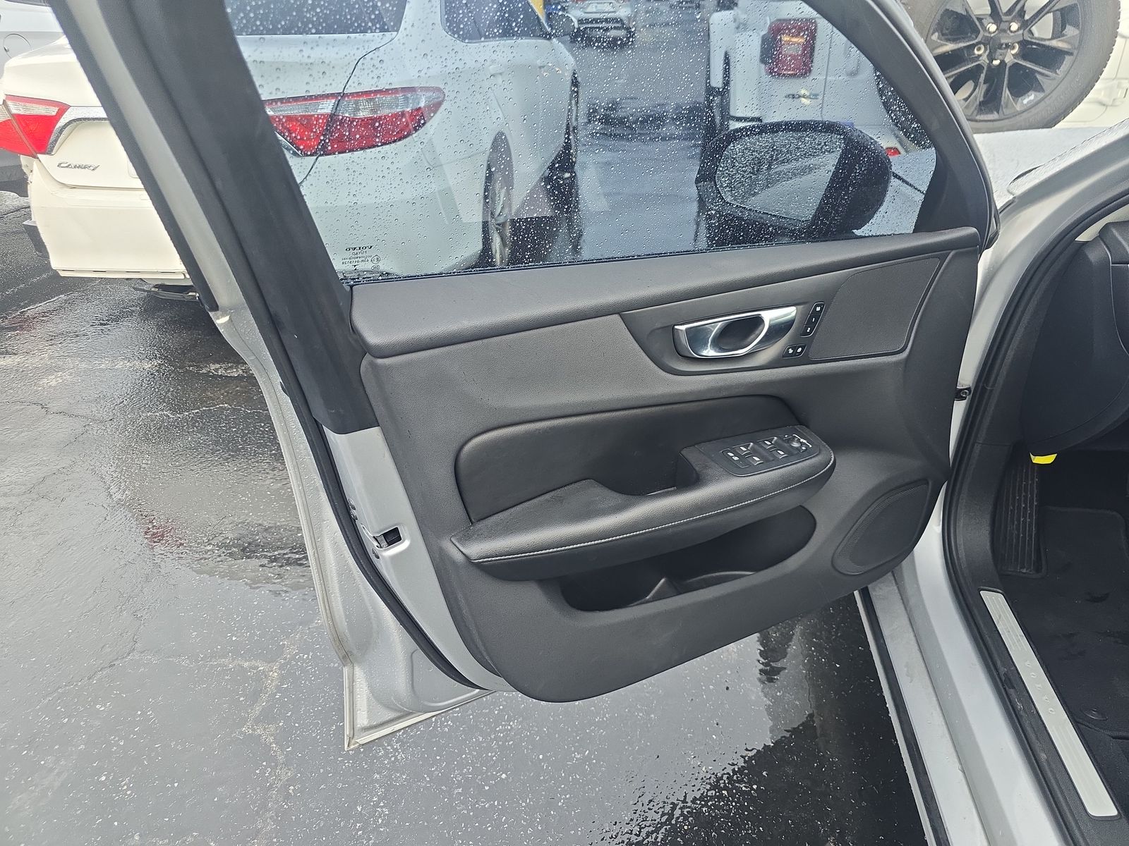 2022 Volvo S60 B5 Momentum AWD