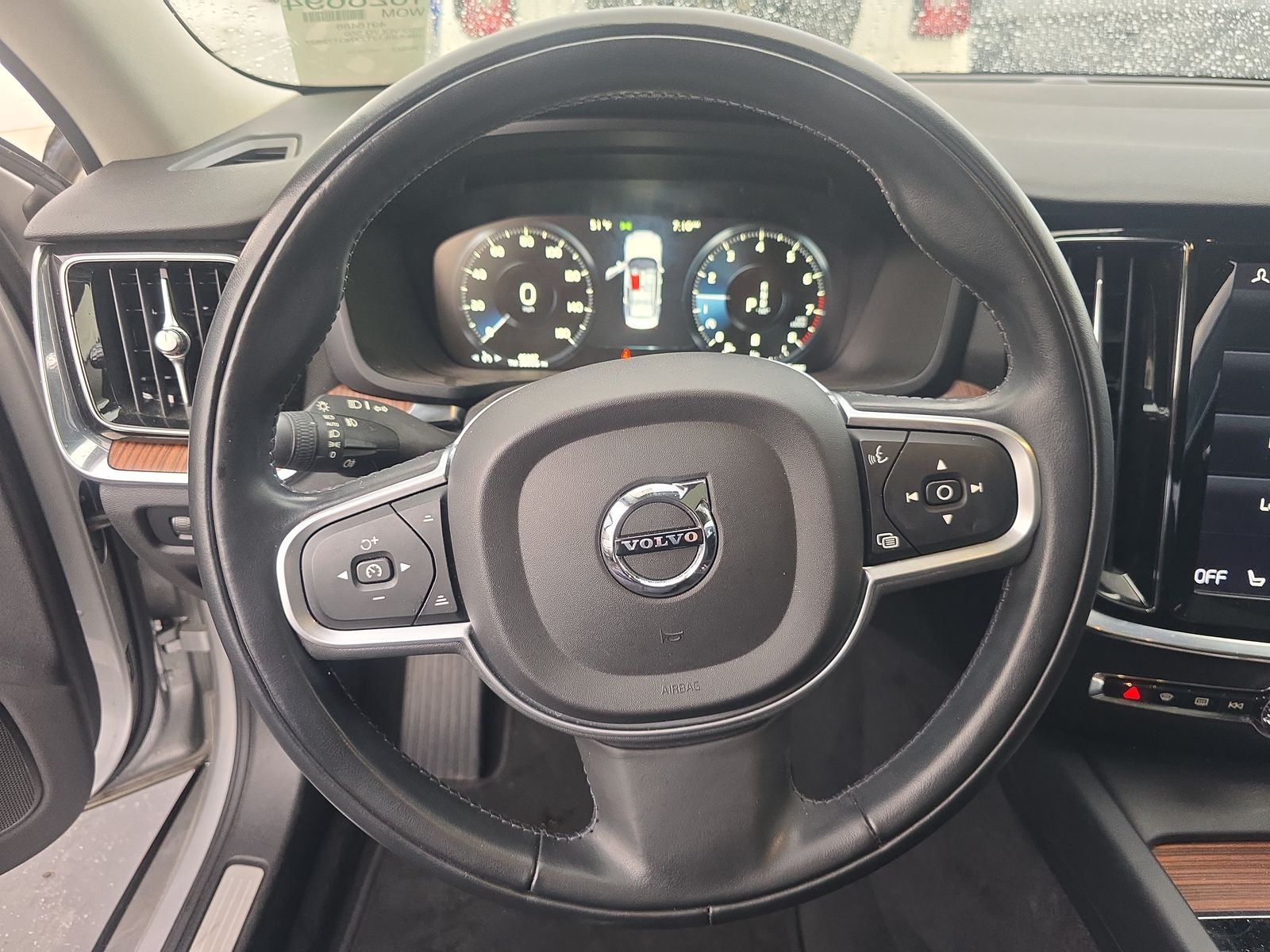 2022 Volvo S60 B5 Momentum AWD