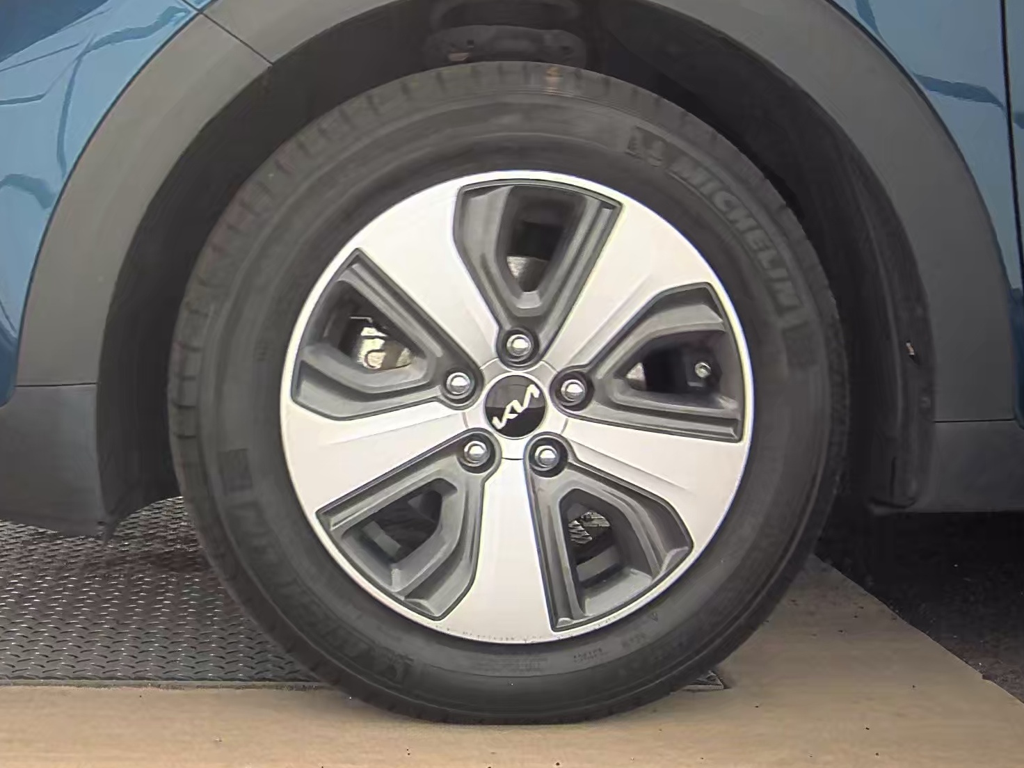 2022 Kia Niro LX FWD